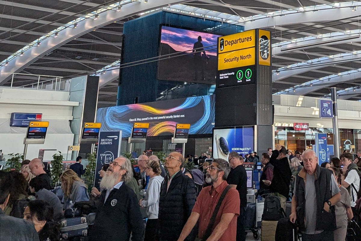 Heathrow and Gatwick delays live: Hundreds of flights grounded at UK airports due to air traffic control glitch
