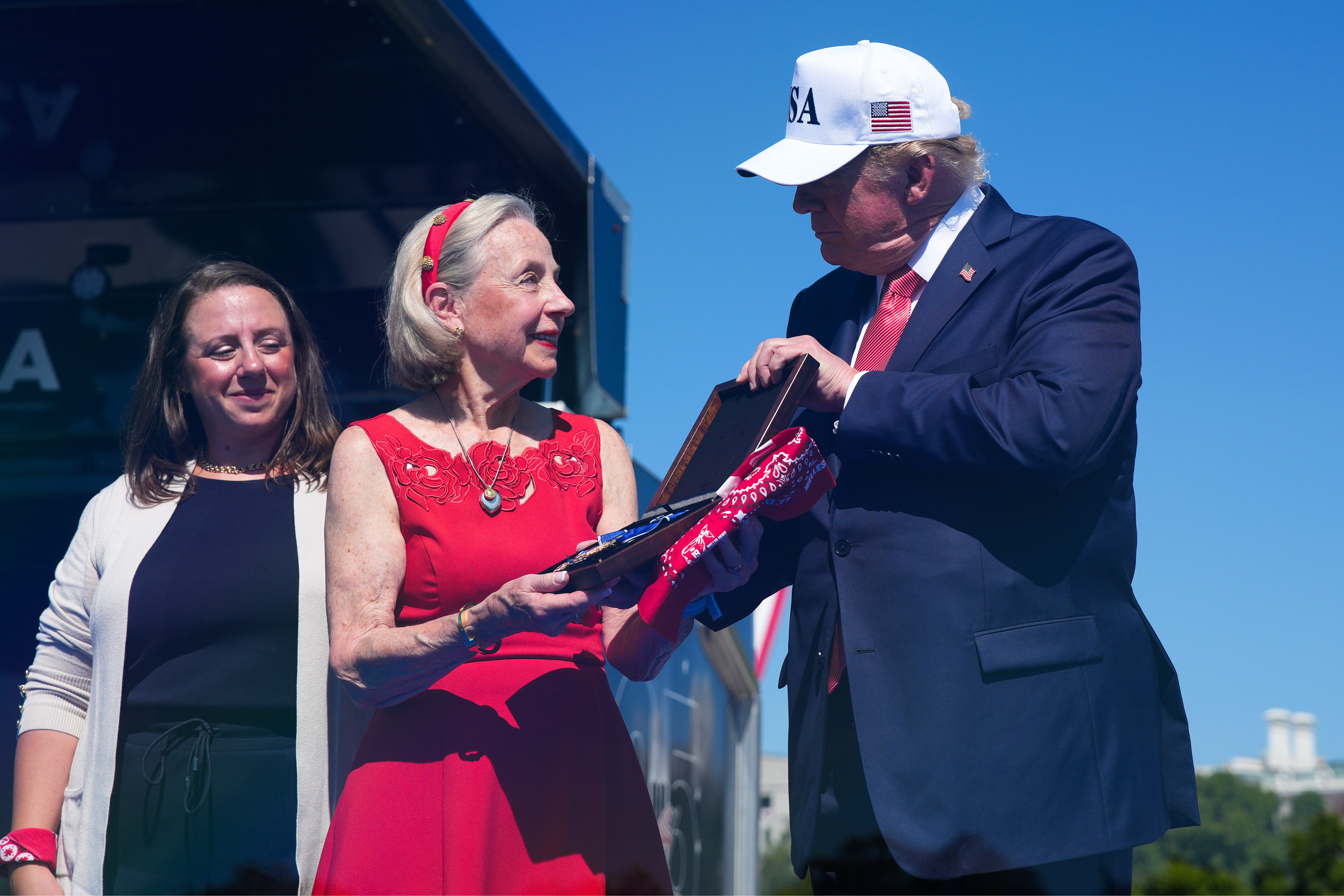 Alison Crowther (C), the mother of Welles Crowther, a volunteer firefighter known as the 