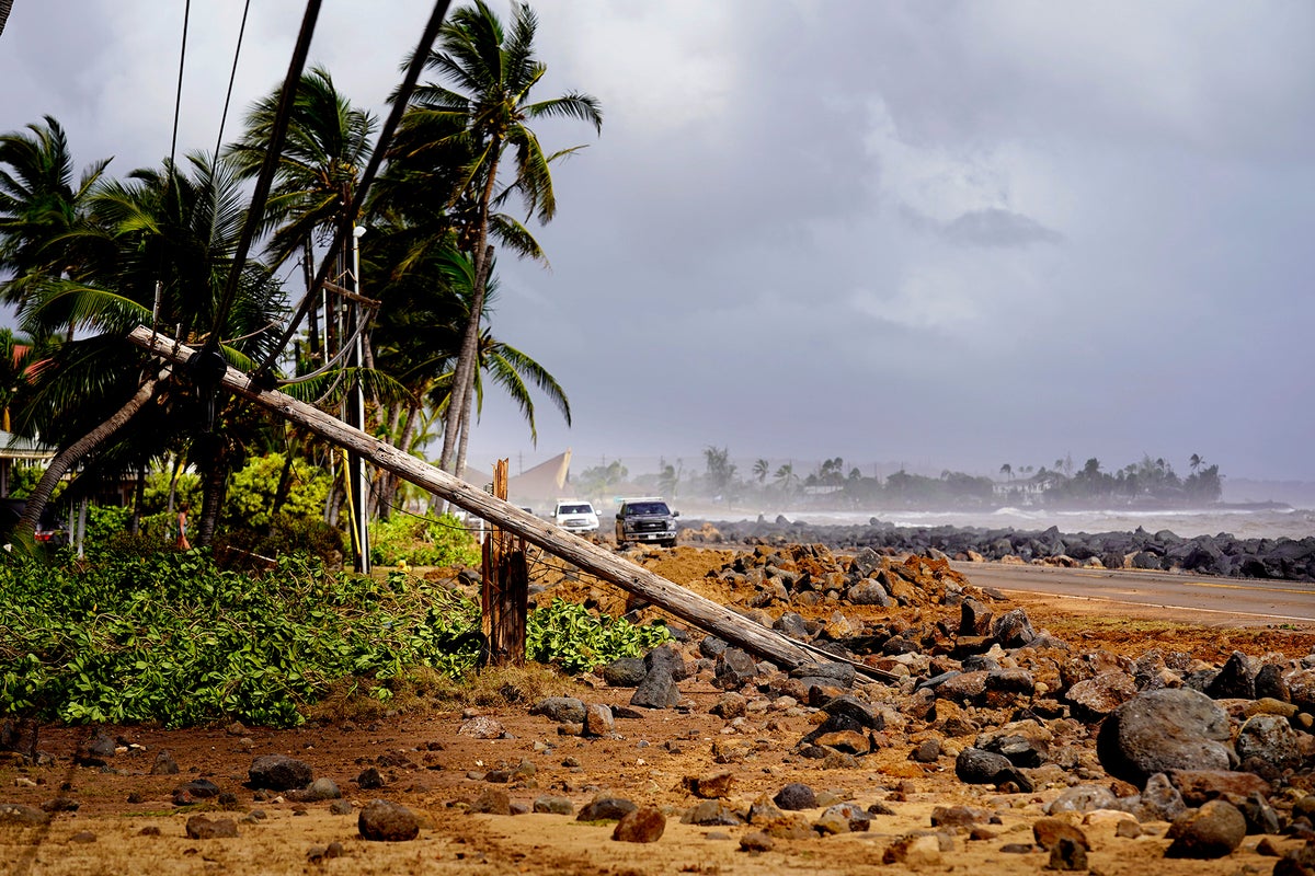 Hawaii’s western islands hit by fierce winds from Hurricane Lowell as thousands lose power