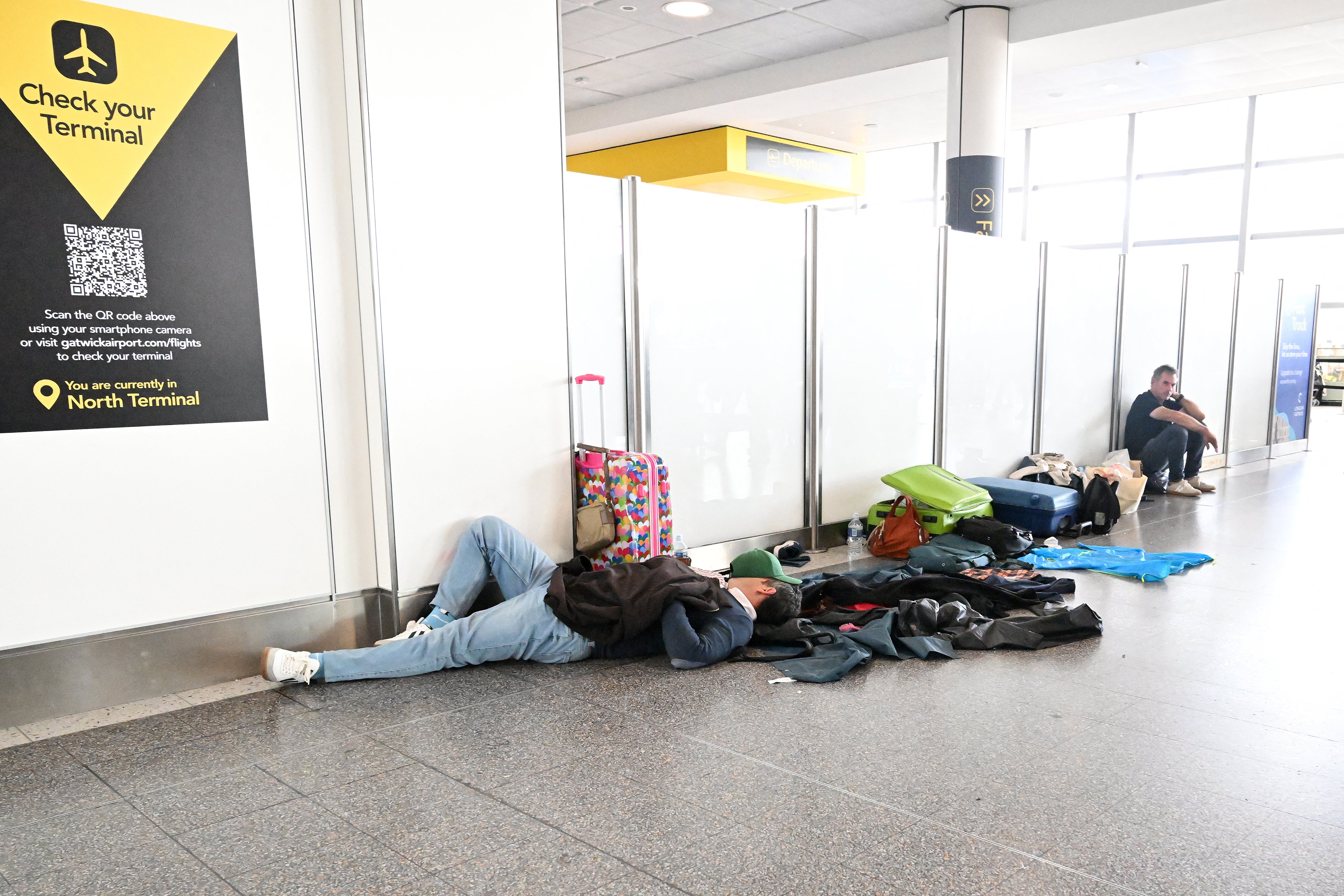 Heathrow and Gatwick delays live: Passengers ‘unlikely to get compensation’ after more than 2,000 UK flights affected