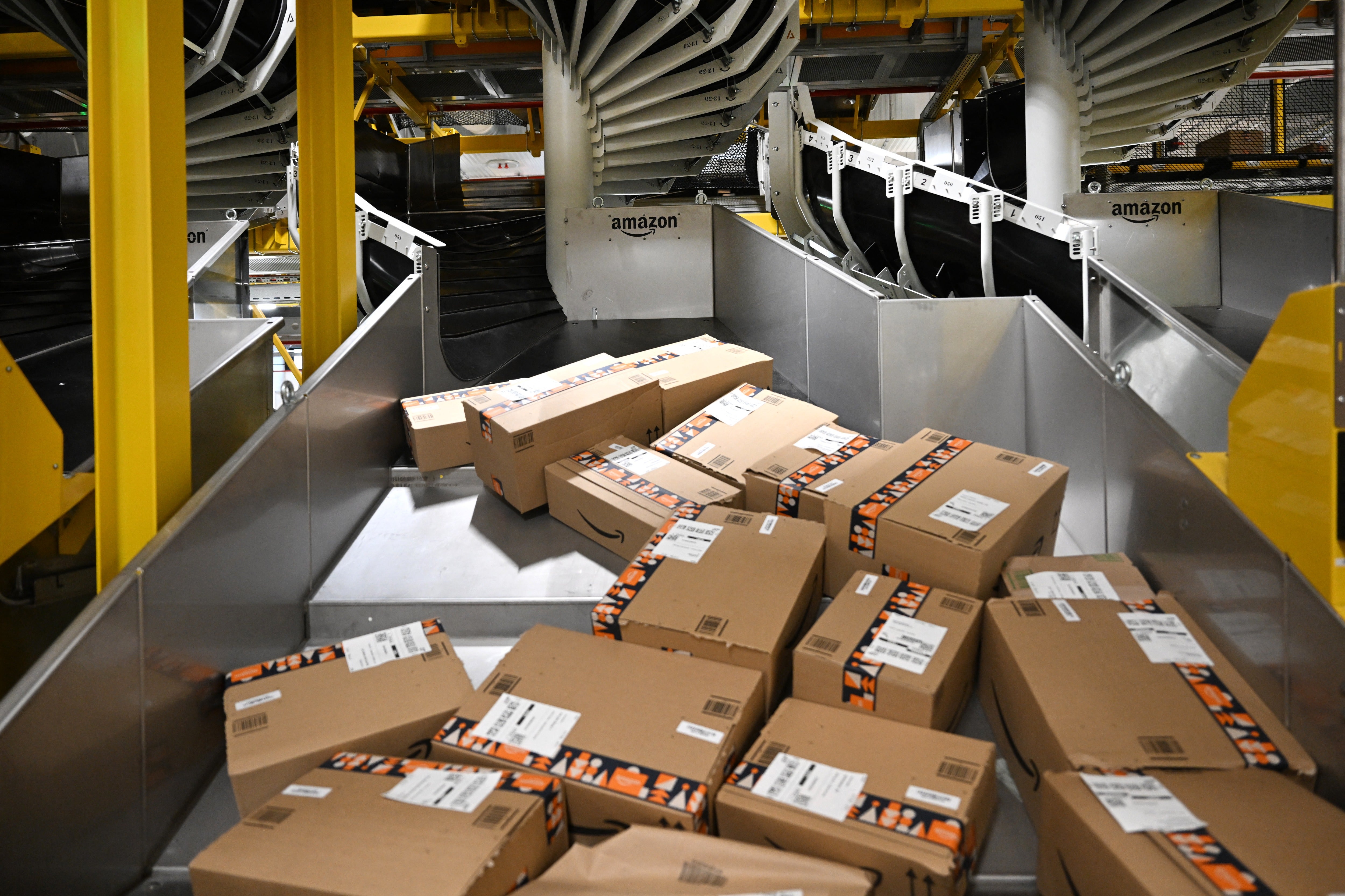 US shoppers returning unwanted online orders face rising costs and tighter deadlines as retailers add unexpected fees and roll back free mail-in shipping