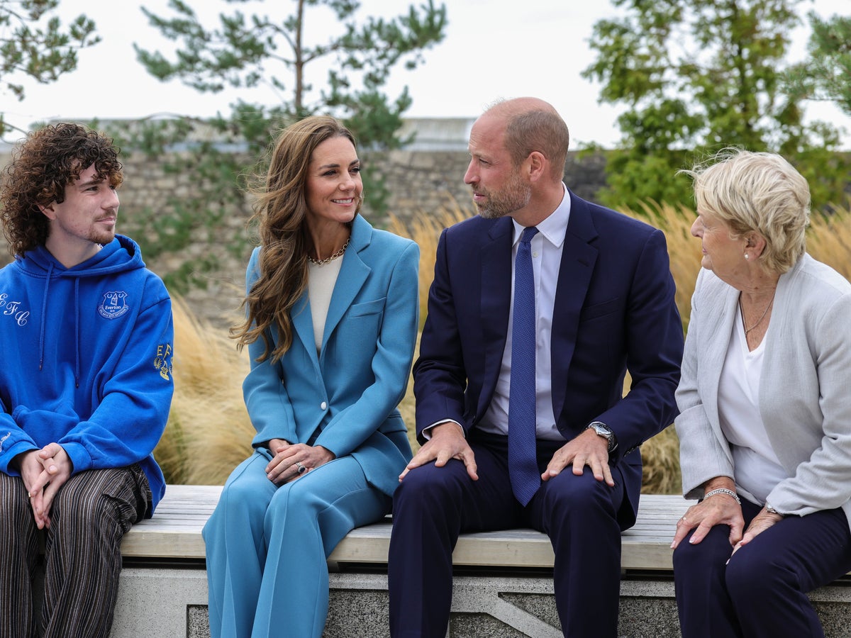 Kate joins William in surprise appearance at suicide prevention campaign  launch | The Independent