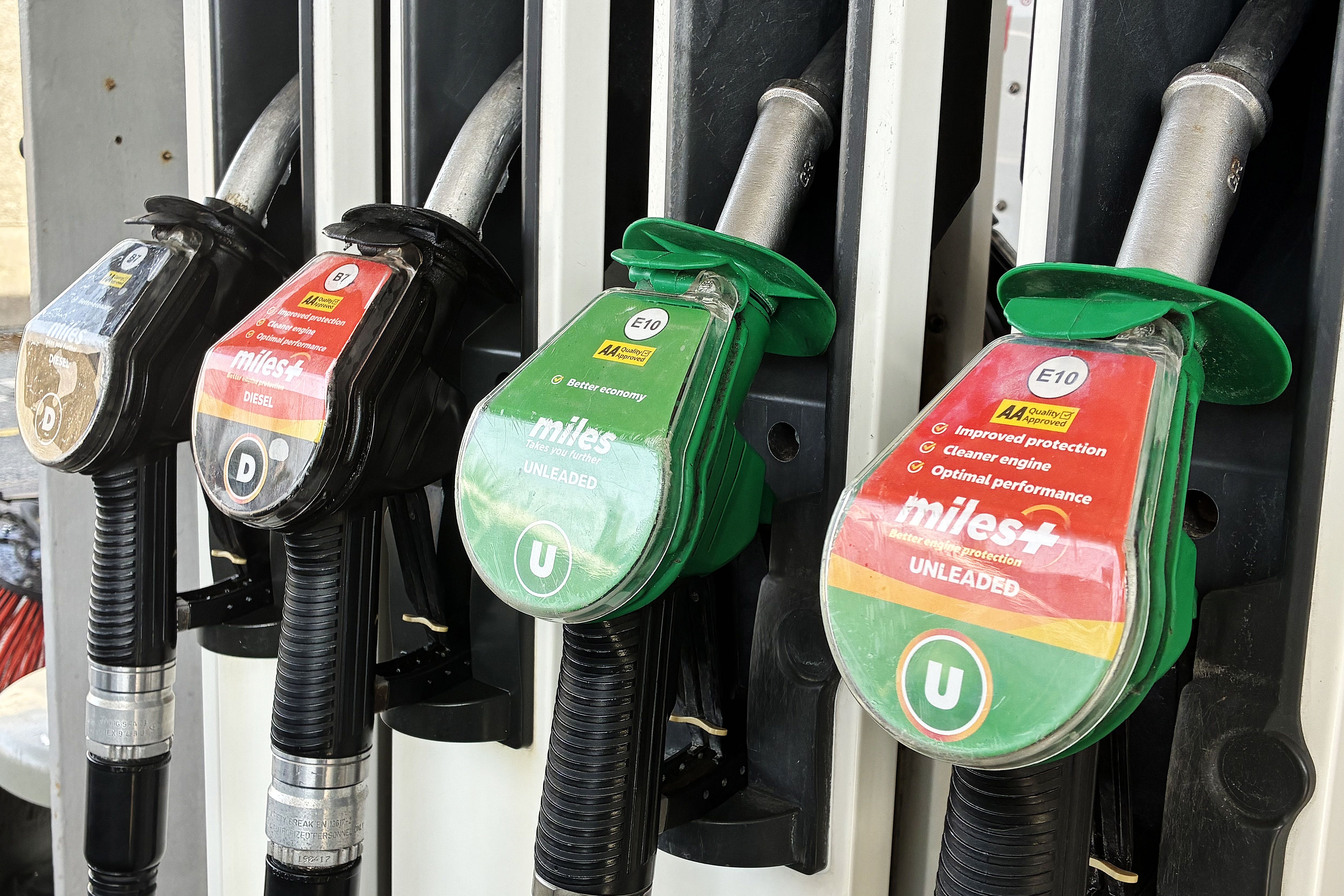 independent.co.uk - Eva Castanedo - Shares fall as oil surge fuels inflation fears