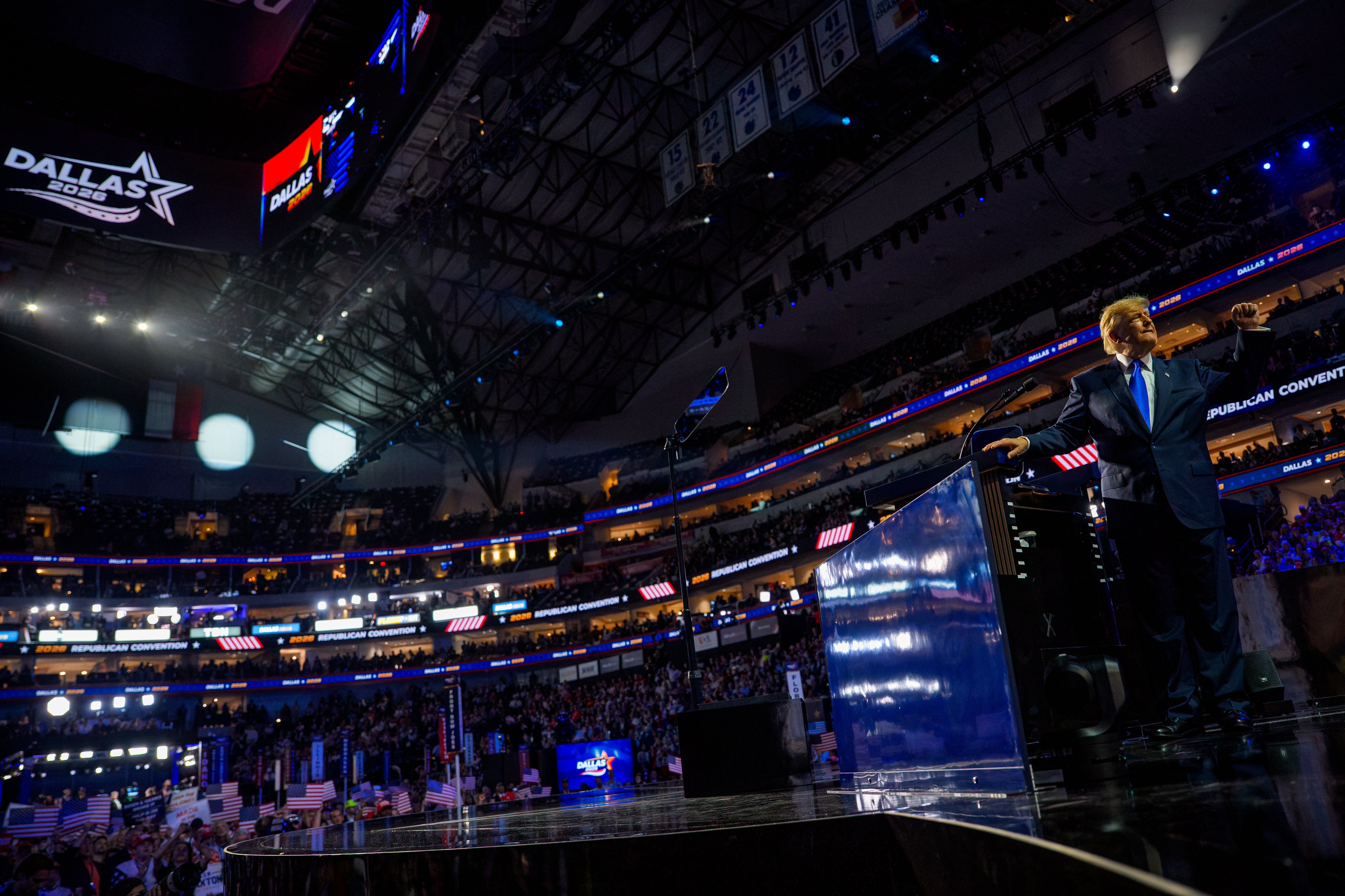 Despite assertions that the venue was completely full, journalists inside the American Airlines Center documented widespread vacancies across the upper decks and side sections