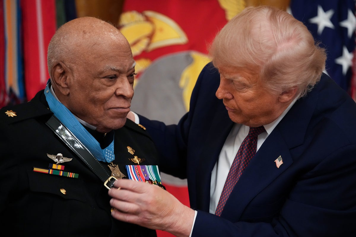 Trump bemoans not being able to give himself the Medal of Honor Trump bemoans not being able to give himself the Medal of Honor