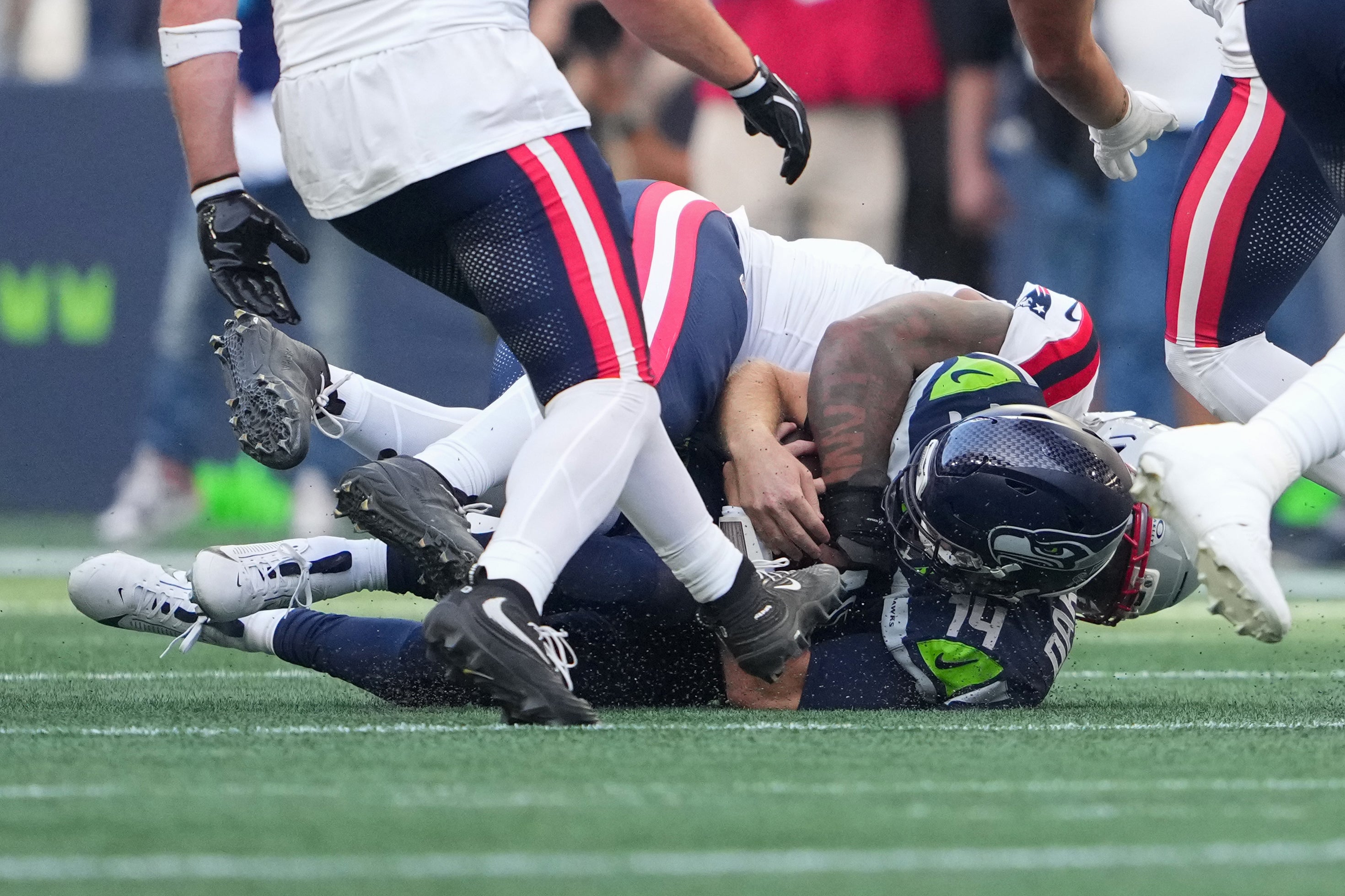 SEAHAWKS-DARNOLD