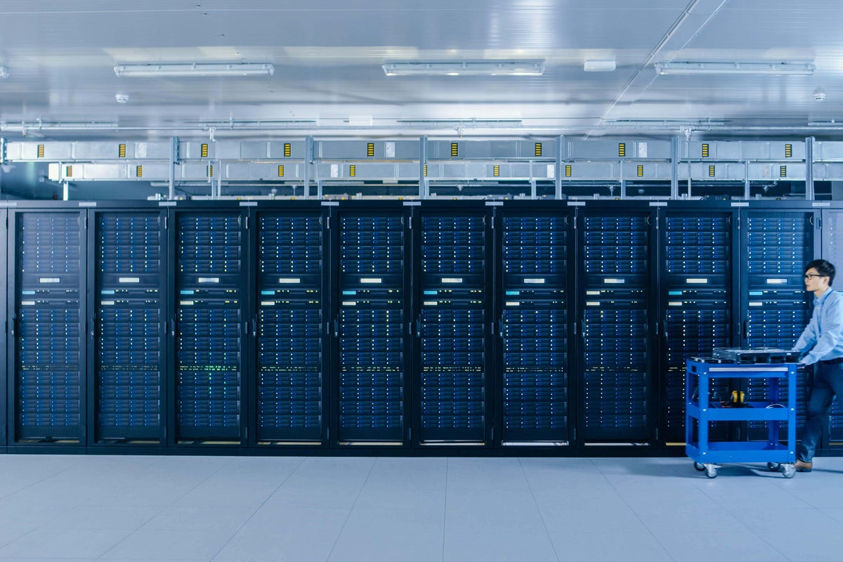 UK Economy Records 0.4% Growth in July Driven by AI Investment