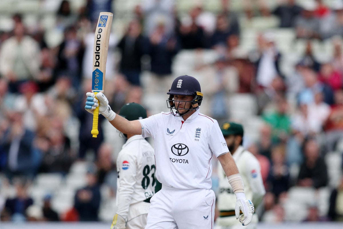 Joe Root steers England home to end turbulent summer with Pakistan clean sweep