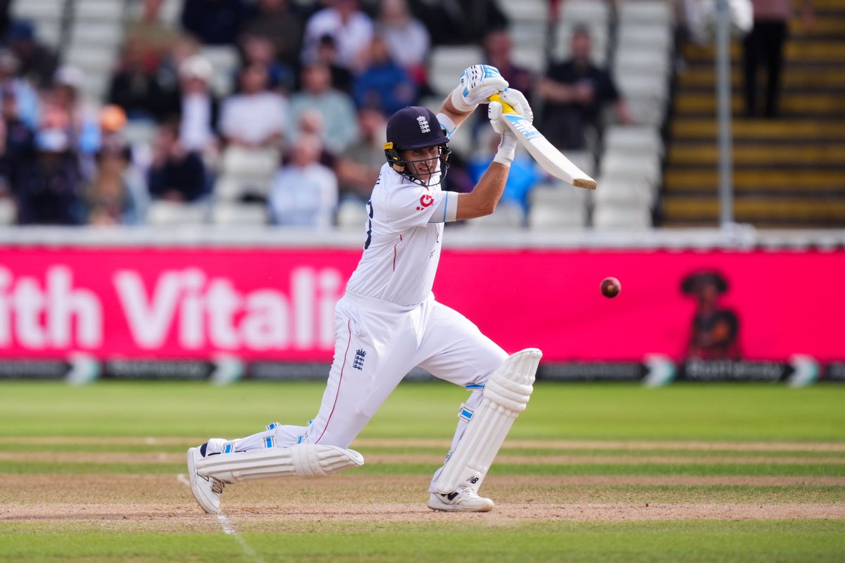 Joe Root steers England home to secure Pakistan clean sweep
