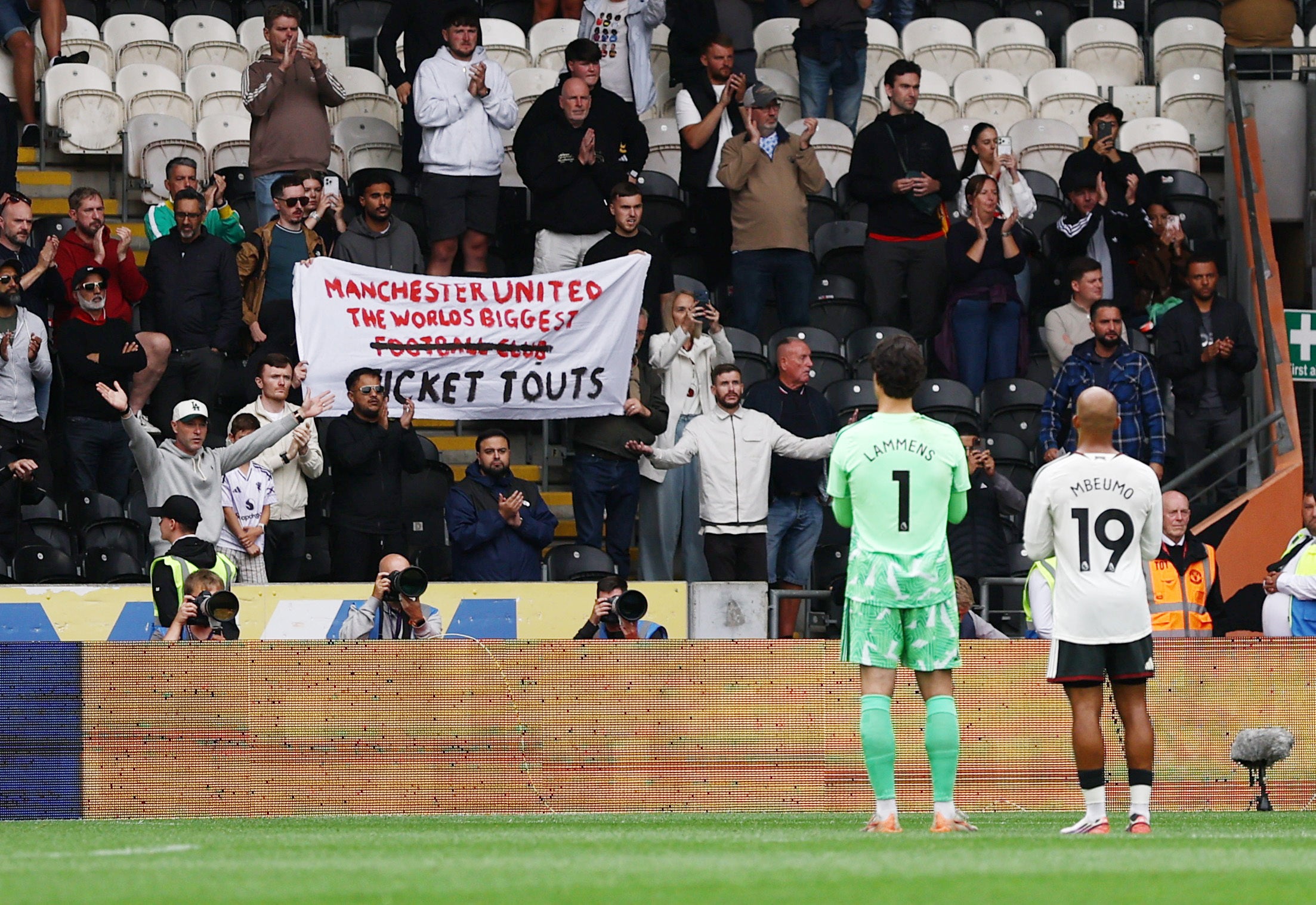 Man United&rsquo;s fan group reveals banner protest for Manchester derby 
