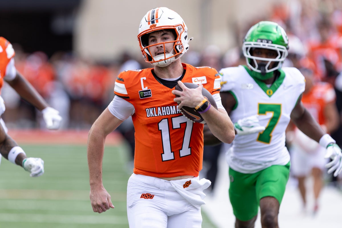 Oklahoma State defeats No. 6 Oregon 39-31 in early season upset