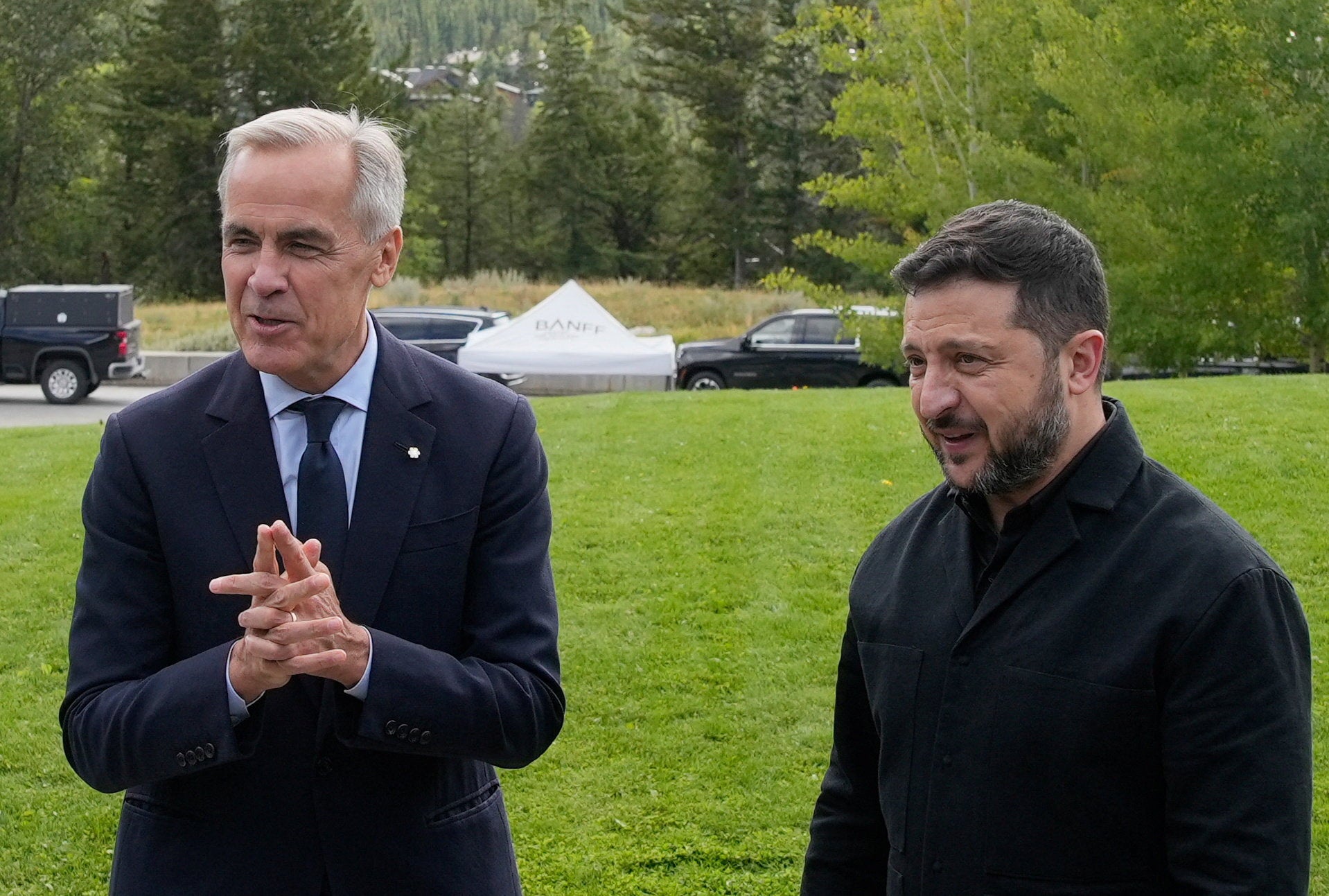 Canada's prime minister Mark Carney stands next to Ukraine's president Volodymyr Zelensky following a federal government cabinet meeting in Banff, Alberta, Canada, 10 September 2026