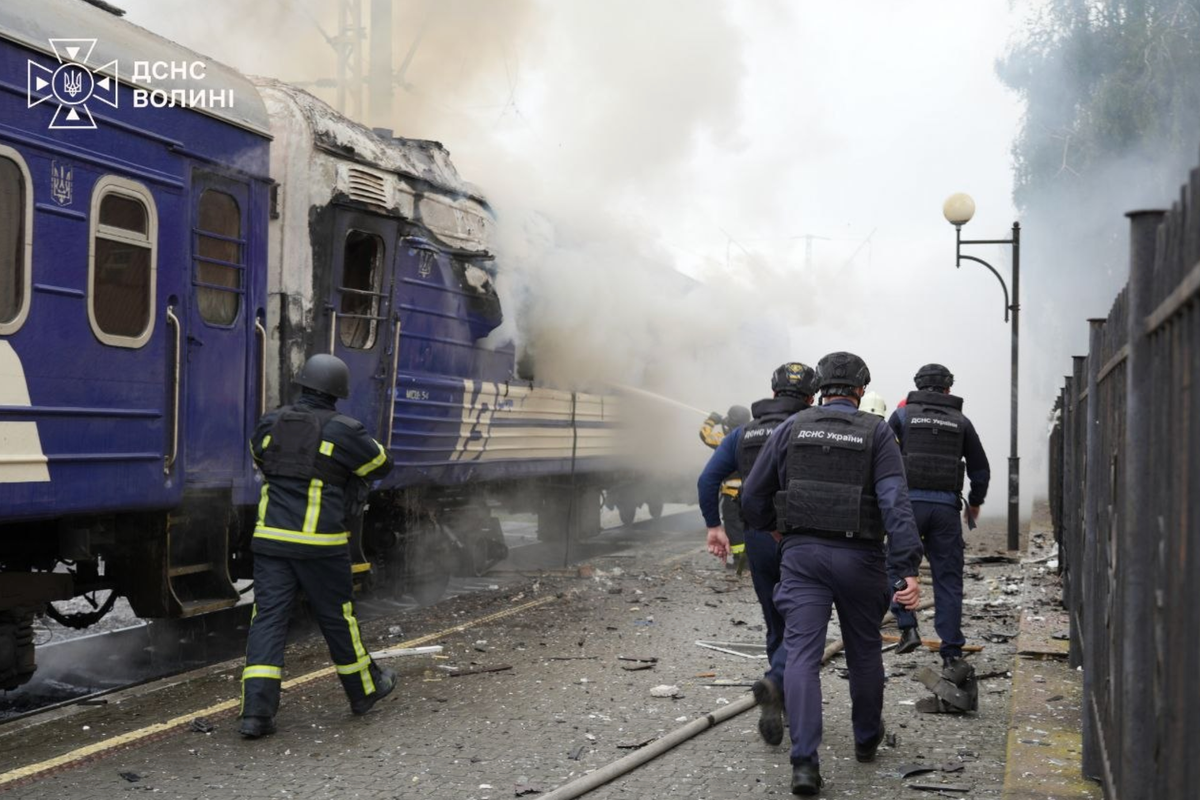 Ukraine-Russia war latest: Putin ‘knocking on Nato’s door’ with drone strike on passenger train near Polish border Ukraine-Russia war latest: Putin ‘knocking on Nato’s door’ with drone strike on passenger train near Polish border