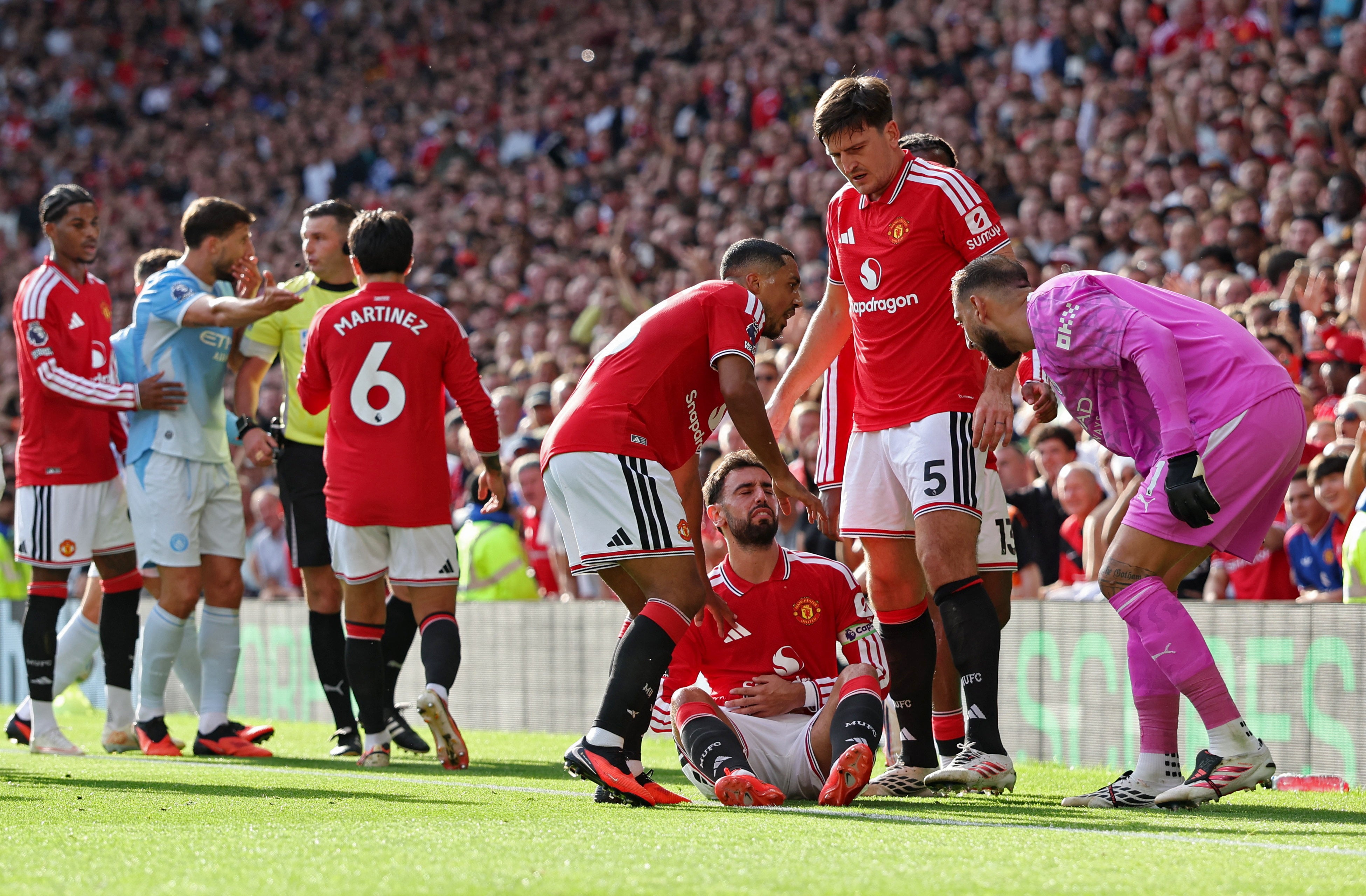 Bruno Fernandes went down theatrically as Phil Foden kicked out