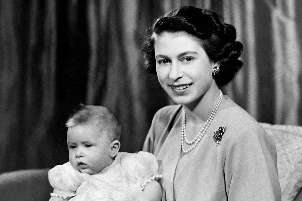 Queen Elizabeth’s unseen letter reveals her struggle as a young mother