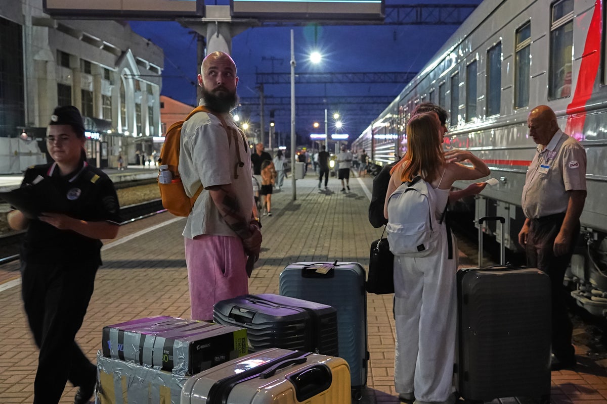 Russian citizens continue to emigrate amid mobilization fears and political pressure