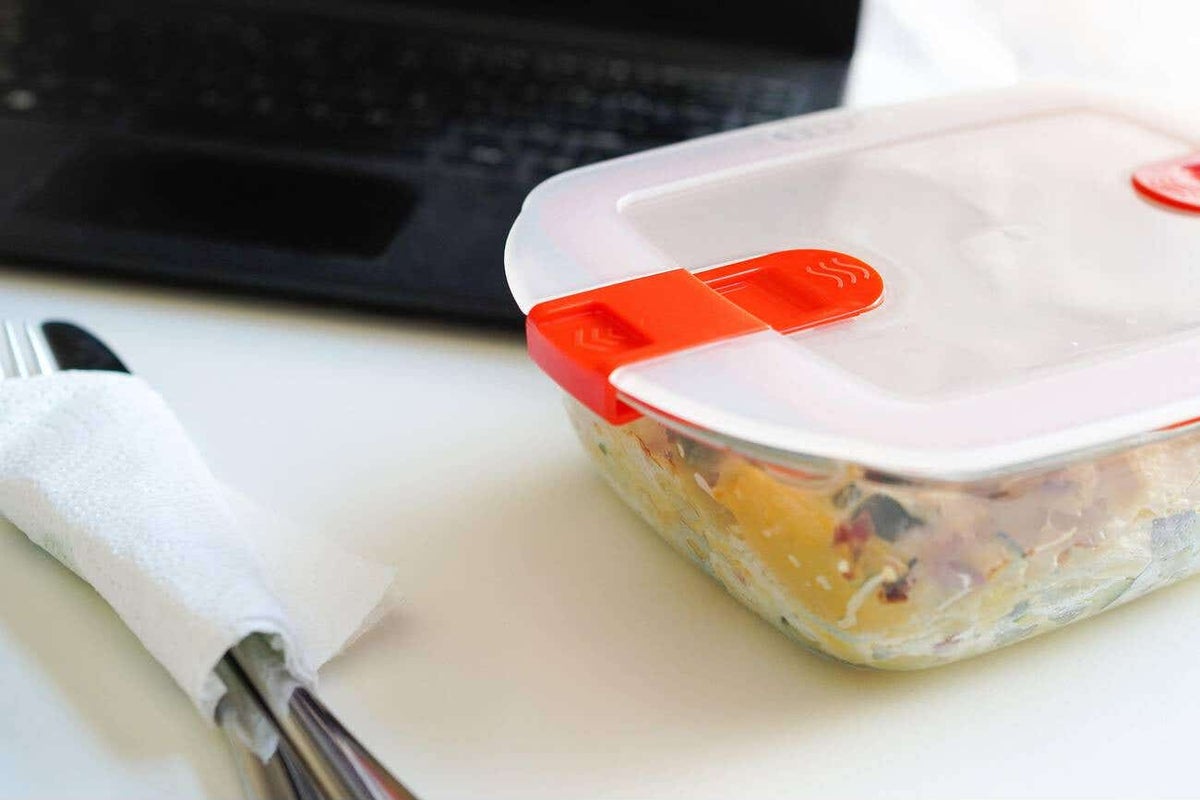 UK Workers Increasingly Choosing Packed Lunches Amid Rising Living Costs