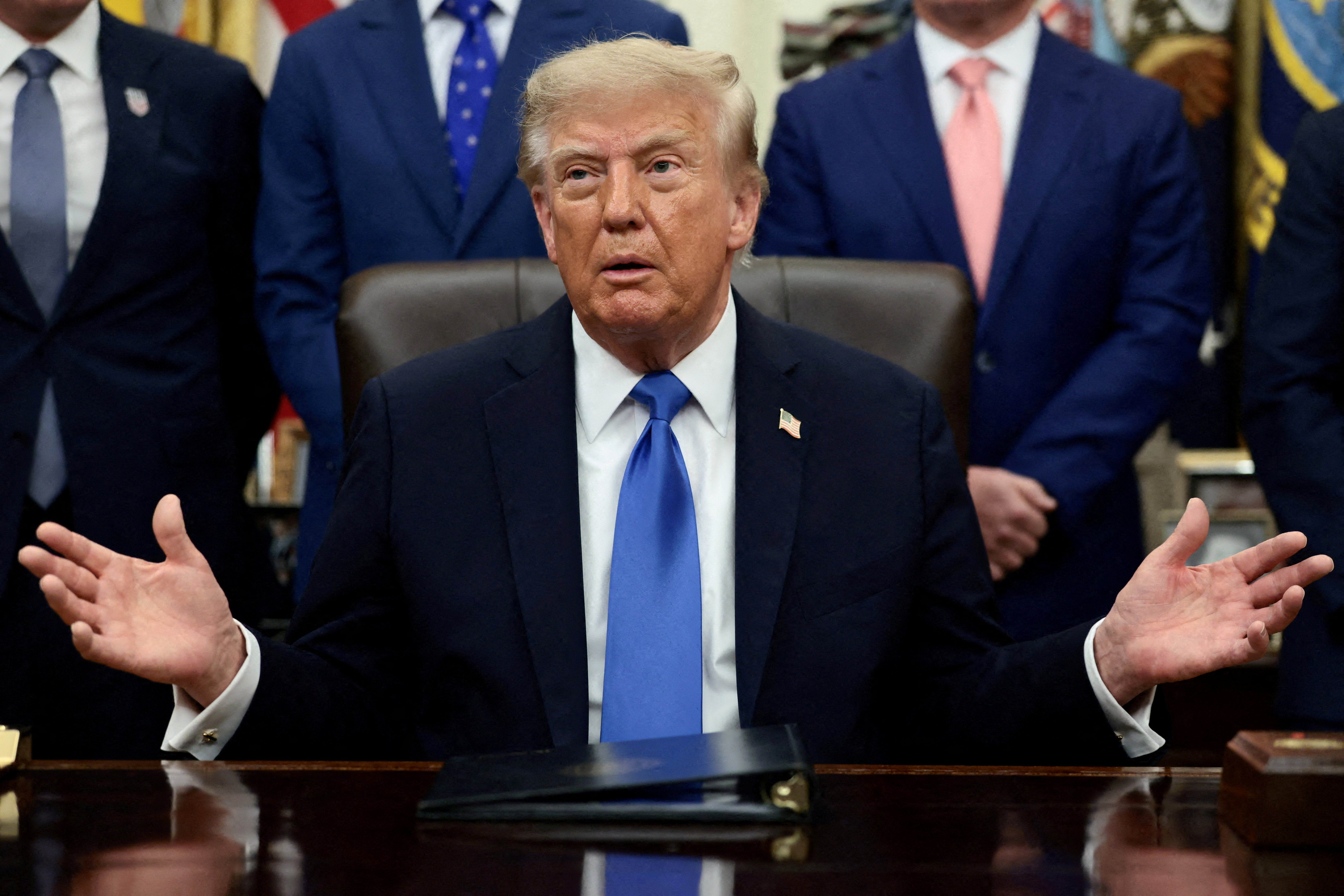 Trump dismisses AI regulation, citing presidential power