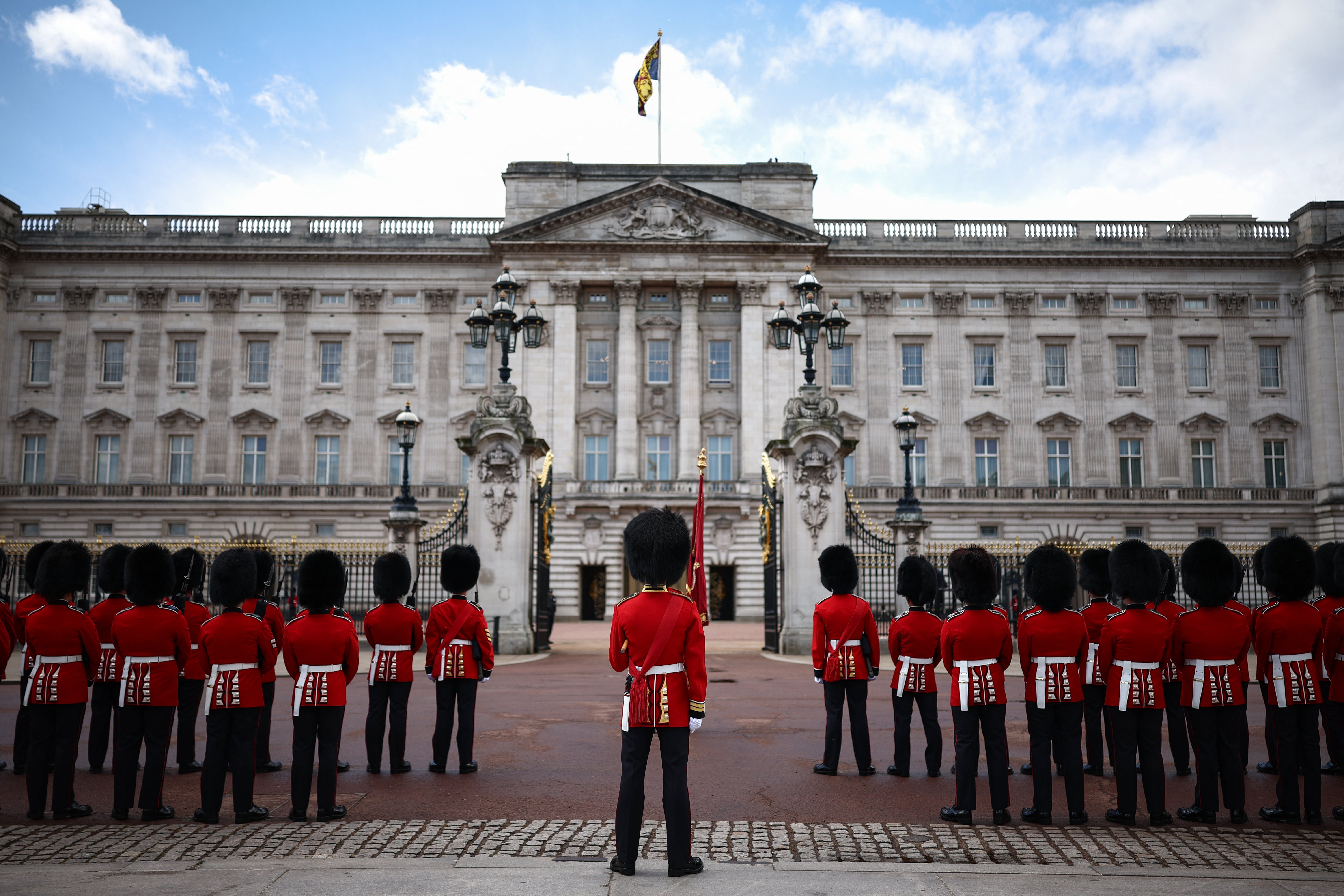Bearskin caps should be replaced with fake fur to “meet today’s ethical standards”, the group of 18 MPs and one peer said in a letter to defence minister Luke Pollard
