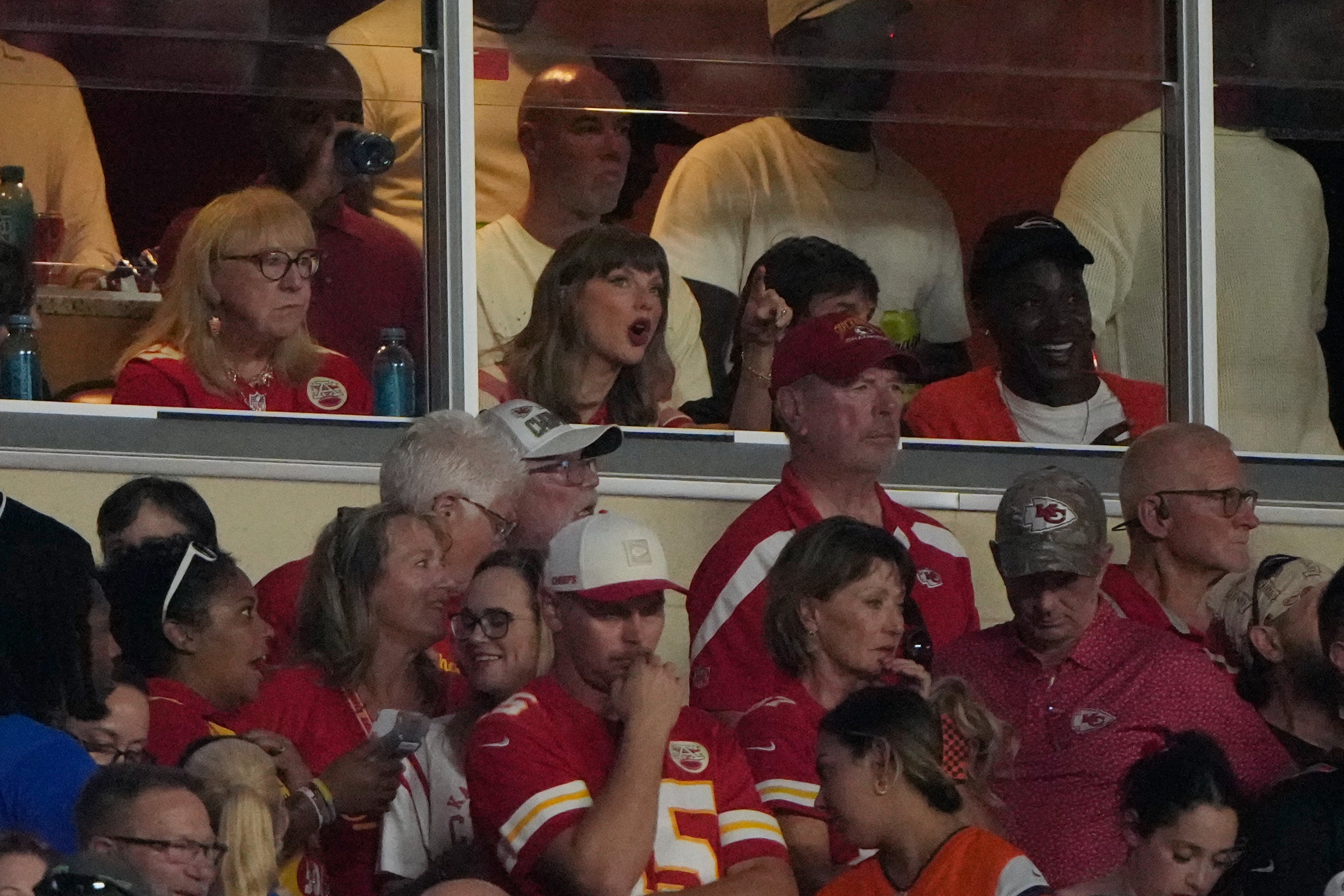 Broncos_Chiefs_Football_8_262.jpg?quality=75&height=166&fit=bounds&format=pjpg&crop=16%3A9%2Coffset-y0.5&auto=webp
