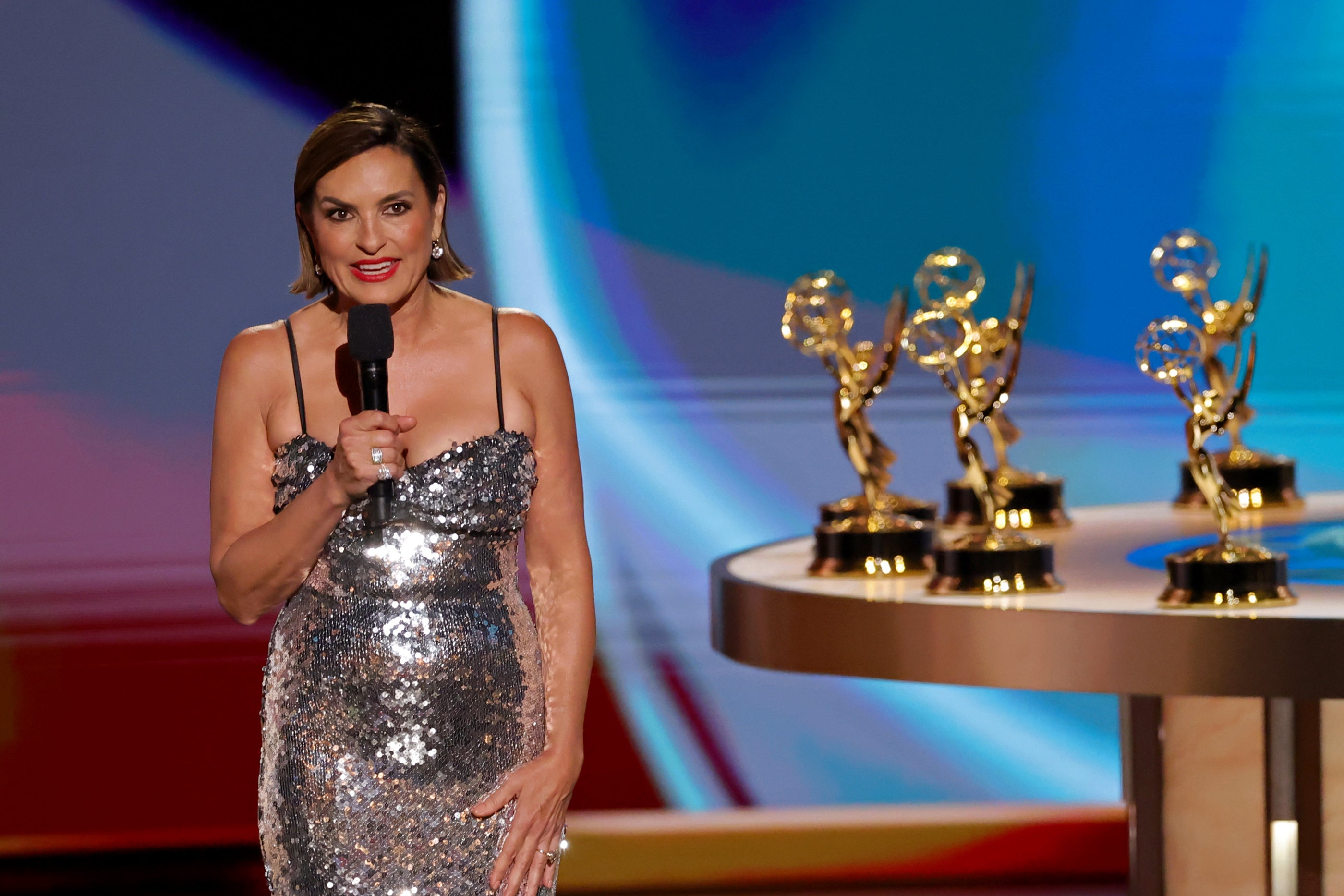 Mariska Hargitay hosted a mostly bland Emmys ceremony that relied on too many jokes about her 27-year stint on ‘Law & Order: SVU’