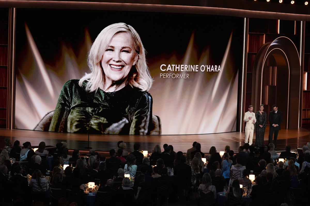 Macaulay Culkin and Schitt’s Creek cast honor Catherine O’Hara at Emmys