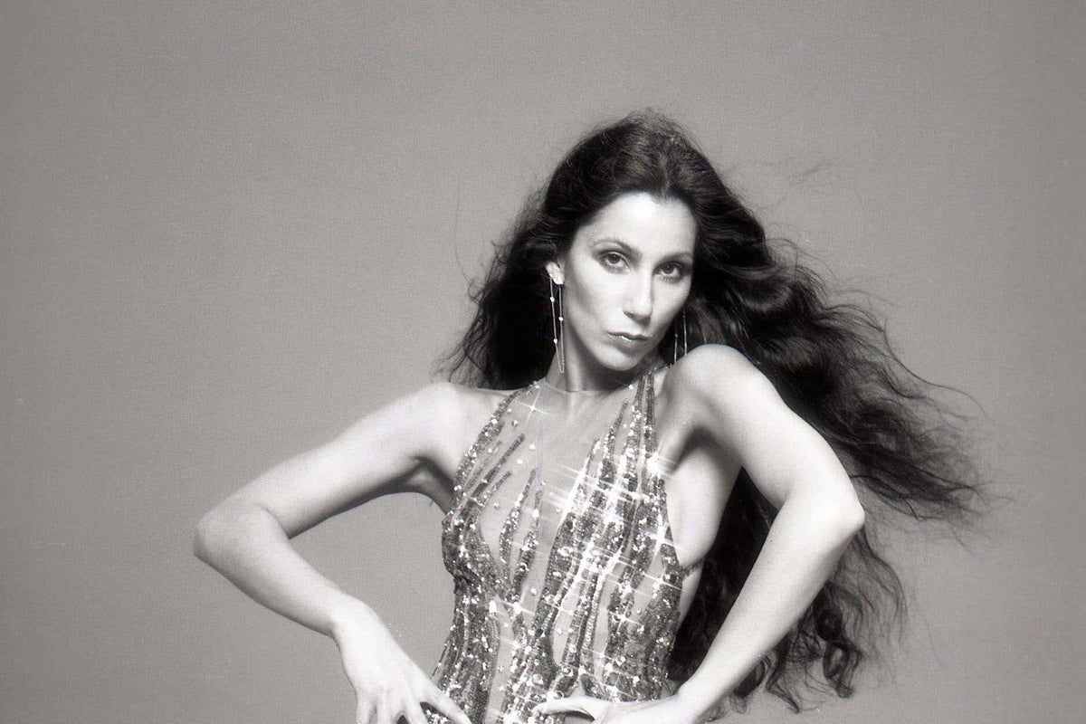 6 times celebrities stunned in Bob Mackie’s glittering designs