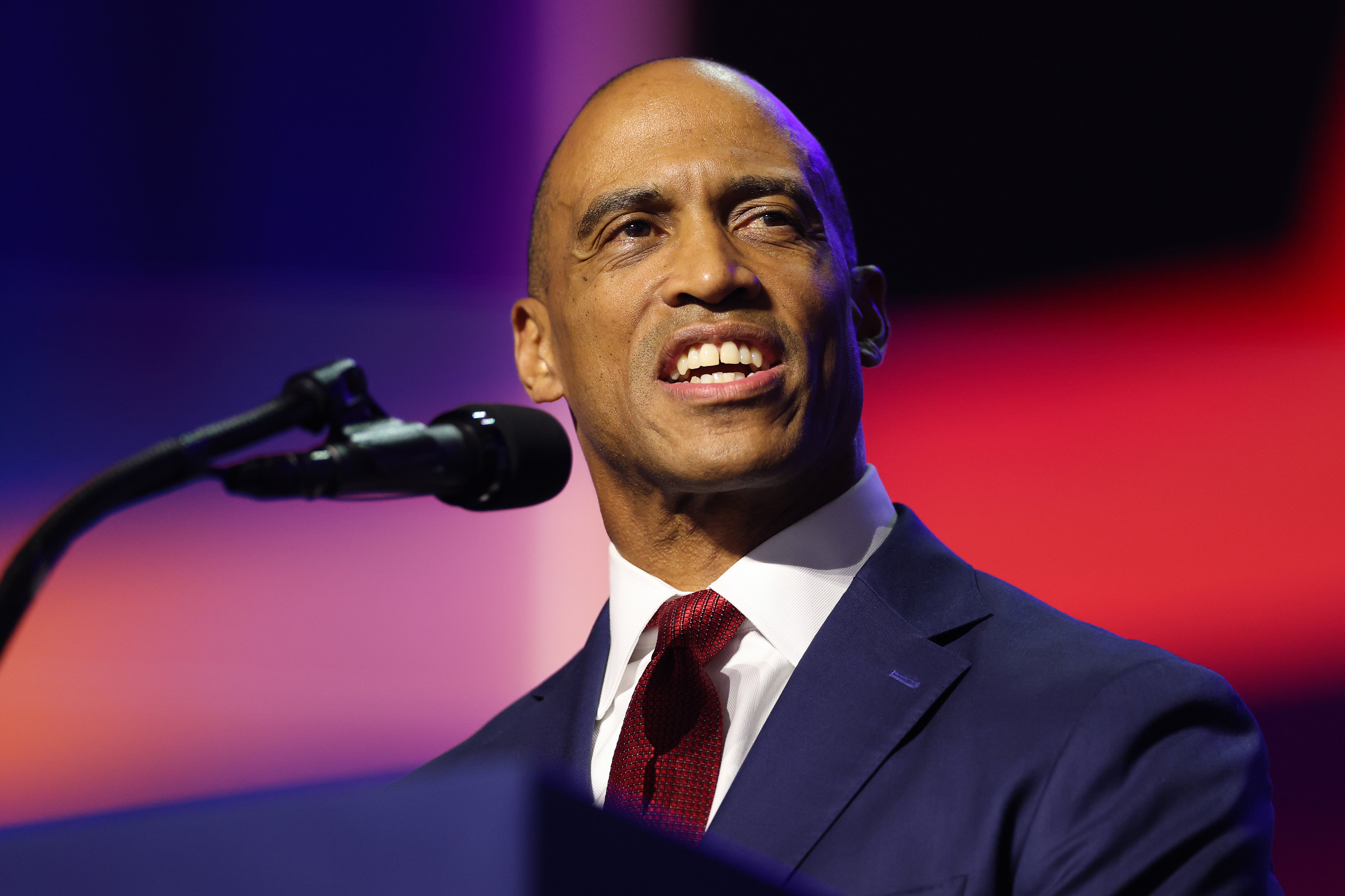 Turner had been addressing the crowd at the American Airlines Center just prior to the incident, which occurred as he was departing and Luna arriving on stage to follow him