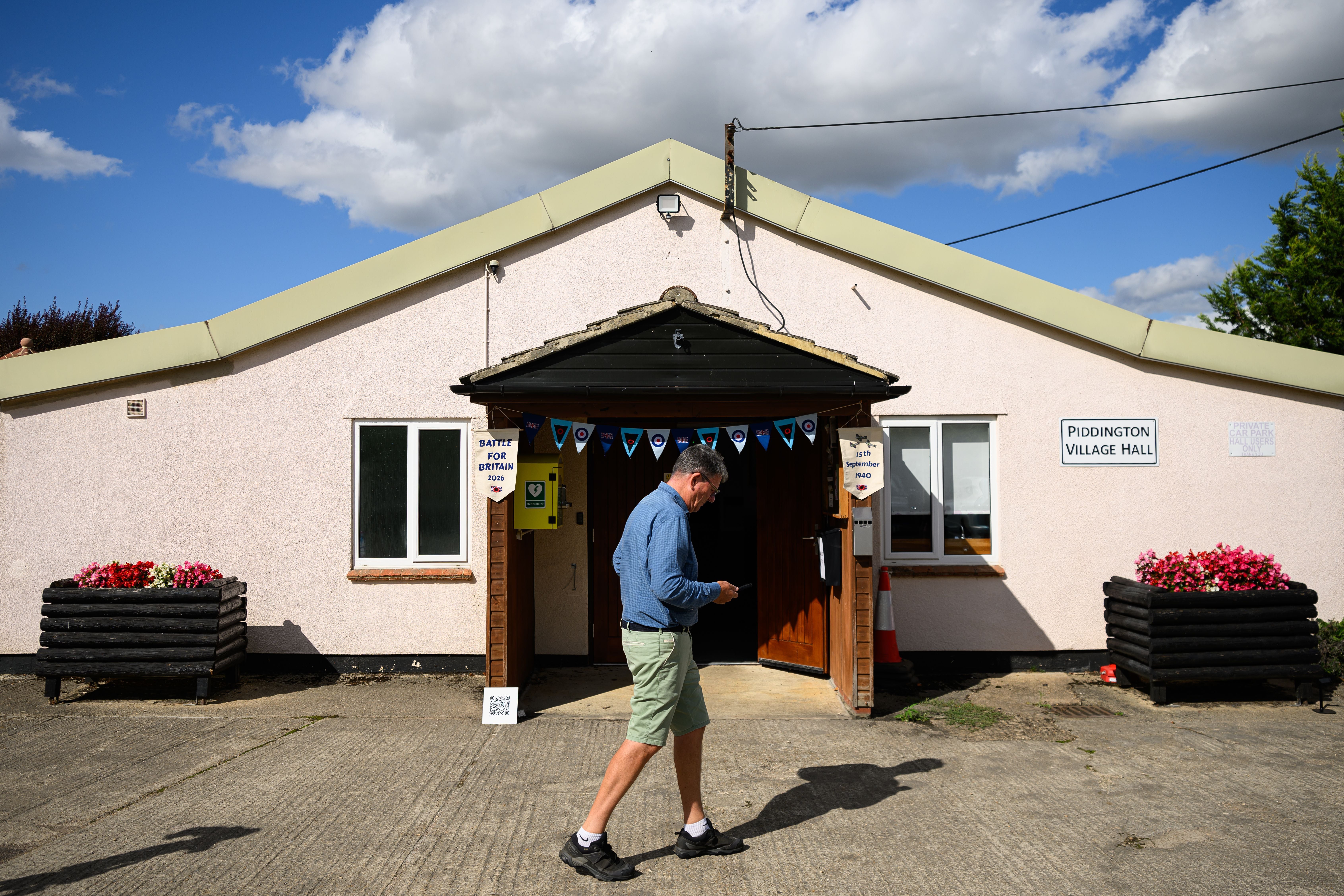 Piddington: Tiny Oxfordshire village votes to leave the UK in protest at plans to house migrants nearby
