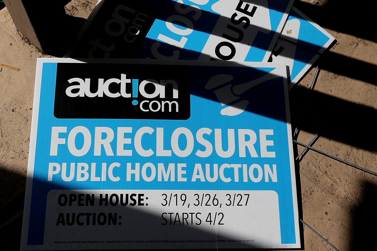 Arizona couple say HOA is forcing foreclosure of their home over $977 in unpaid fees