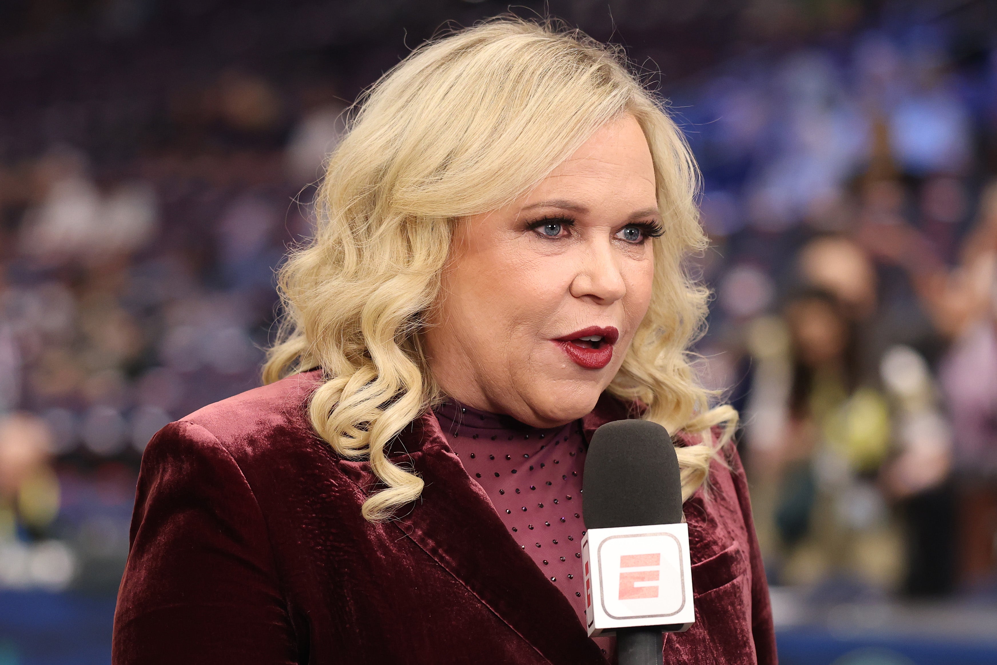 ESPN reporter Holly Rowe stated on social media that she accepted the quarterback’s apology following a private conversation between the two