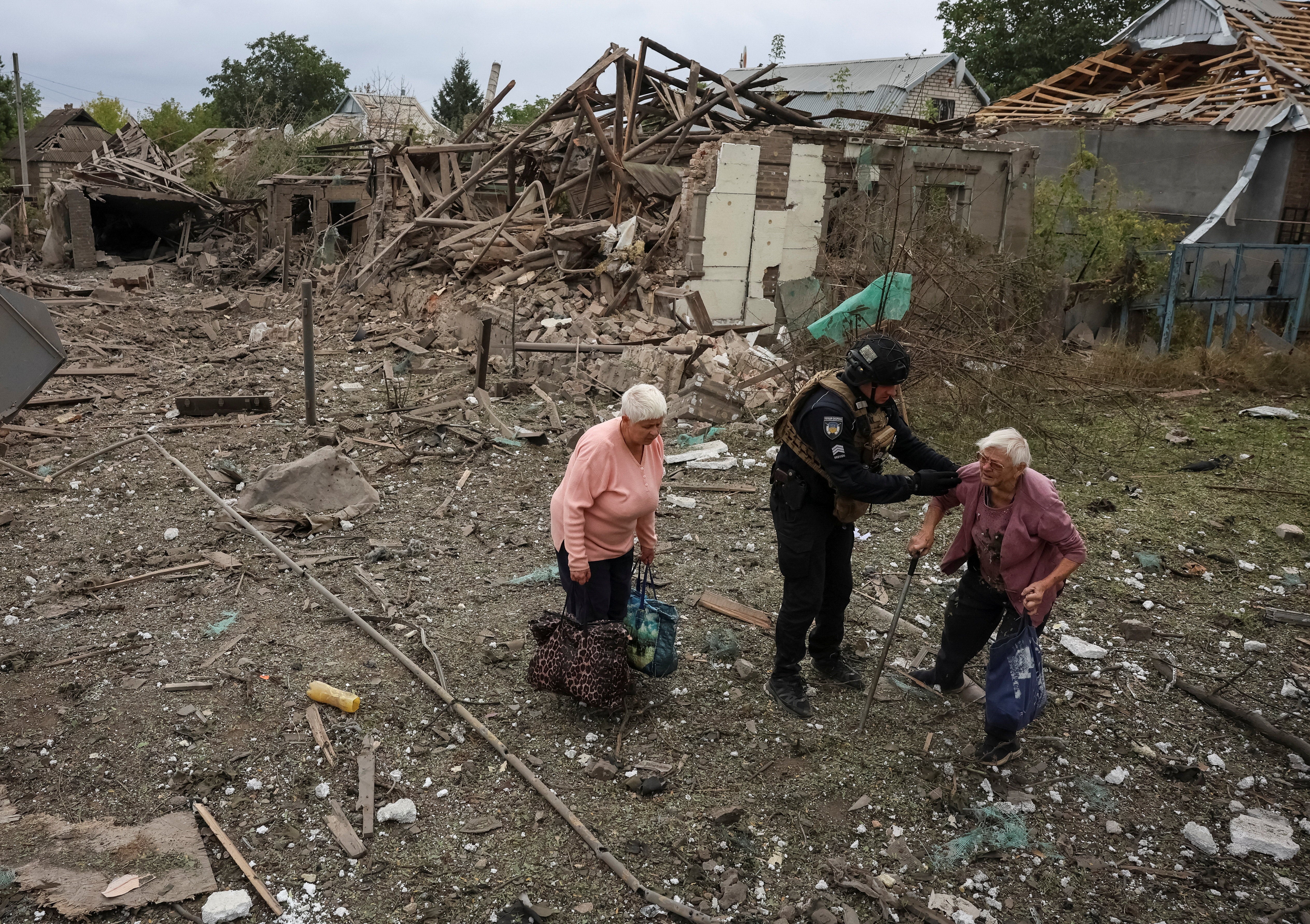 A police officer helps resident Olena as her daughter Yana at the site of their private house destroyed during a Russian air strike while they were at a street market, amid Russia's attack on Ukraine, in the frontline city of Kramatorsk , Ukraine September 16, 2026. (Reuters)