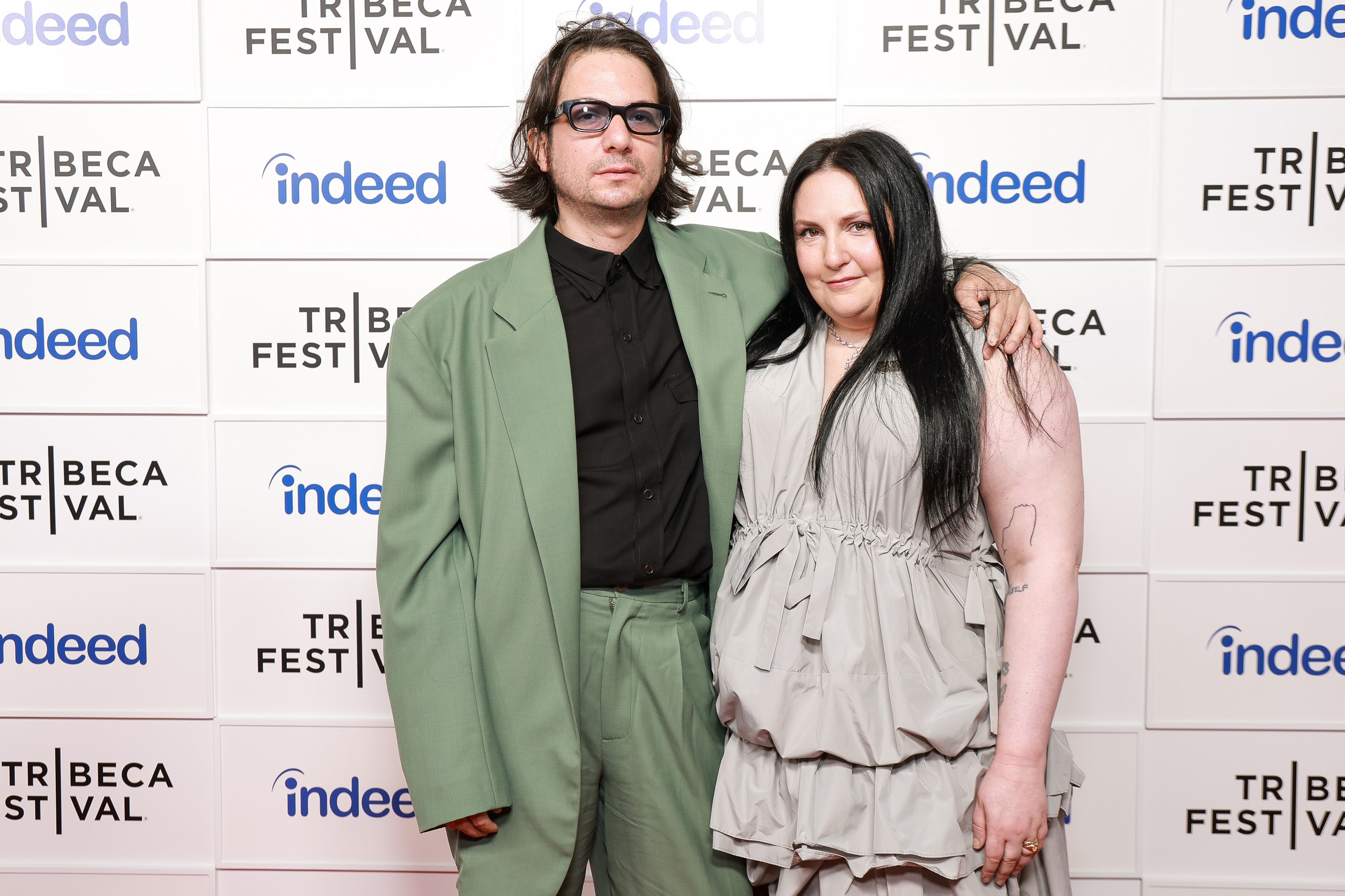 <p>Dunham junto a su esposo, Luis Felber, durante el Festival de Tribeca de este año  </p>
