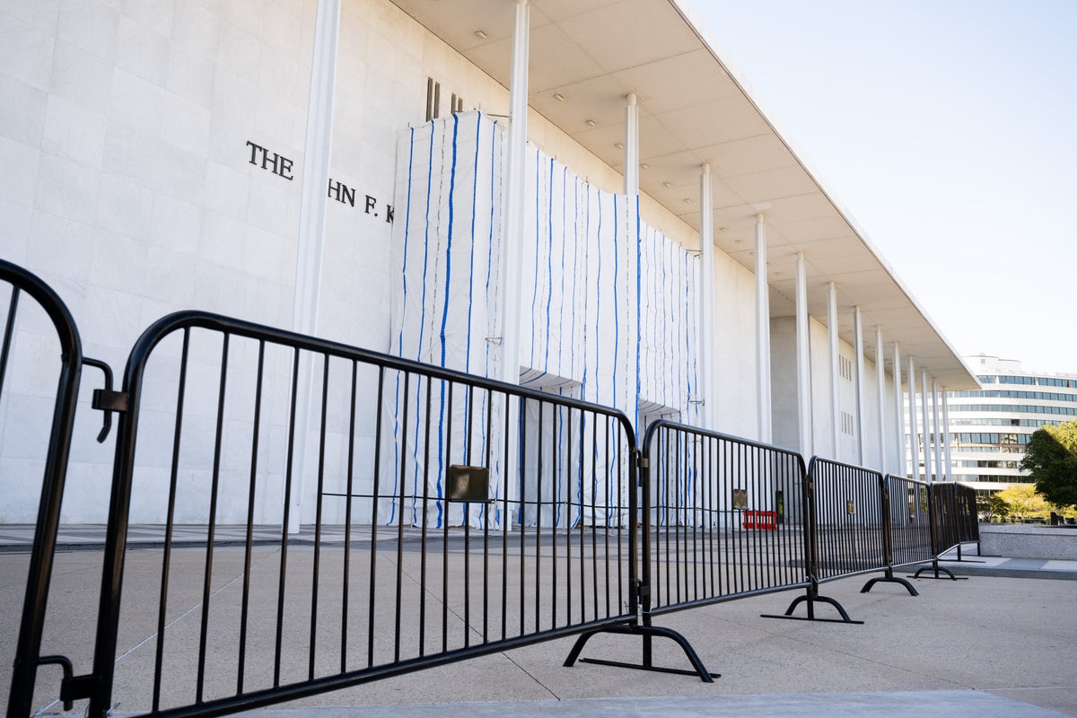 Forklift incident sparks fears Trump could demolish Kennedy Center after closure