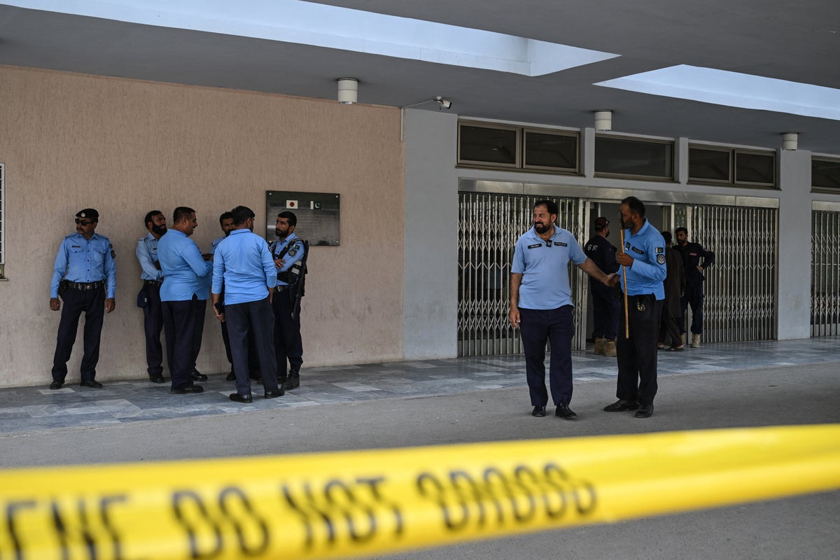 Pakistan hospital where 14 babies died in blaze had locked doors and no fire alarms, report finds