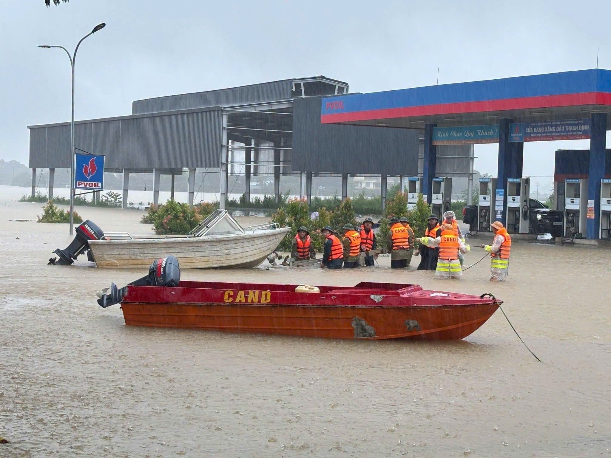 independent.co.uk - Aniruddha Ghosal - Heavy rain and floods in northern Vietnam submerge homes and disrupt economy