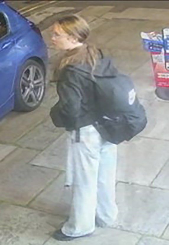 Lillia was wearing a black zip-up hooded top, light blue baggy jeans and a black Nike backpack