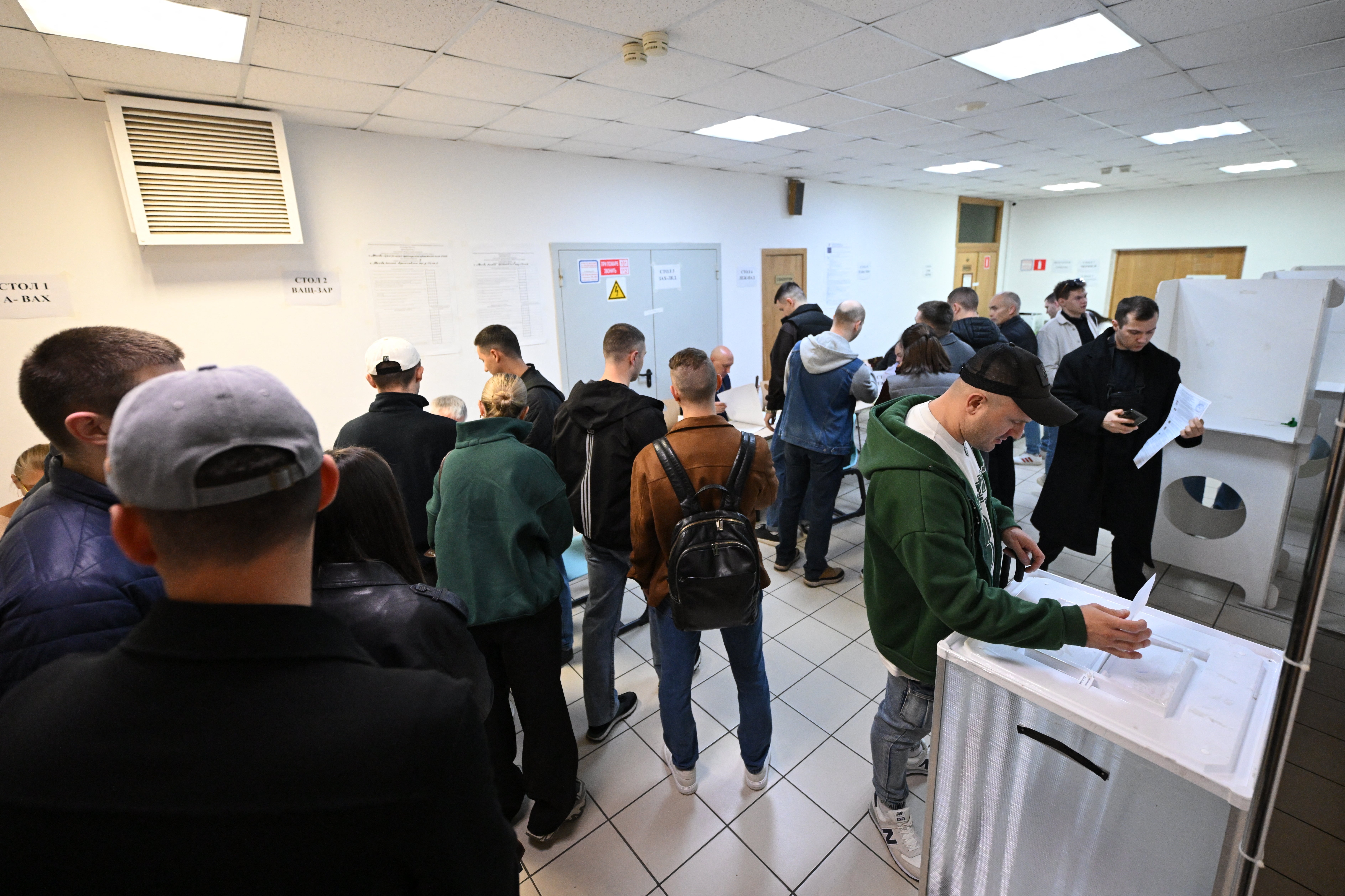 People crowd at a polling station to vote in Russia's parliamentary election in Moscow on September 18, 2026. (AFP/Getty)