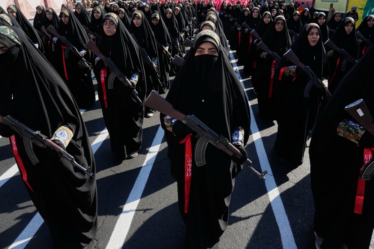 Iran stages major Tehran rally as volunteers pledge to defend country