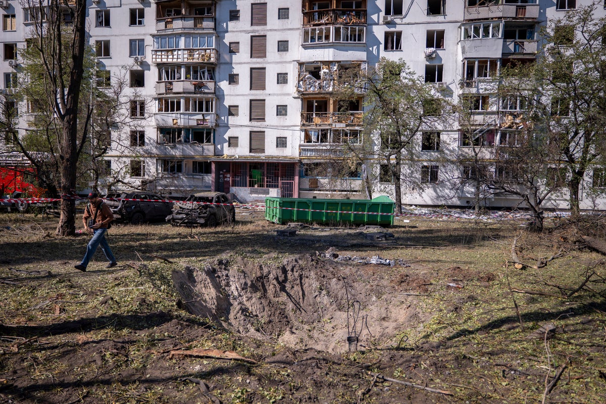 Zelenskyy welcomes leaders from seven countries for regional summit amid Russian strikes