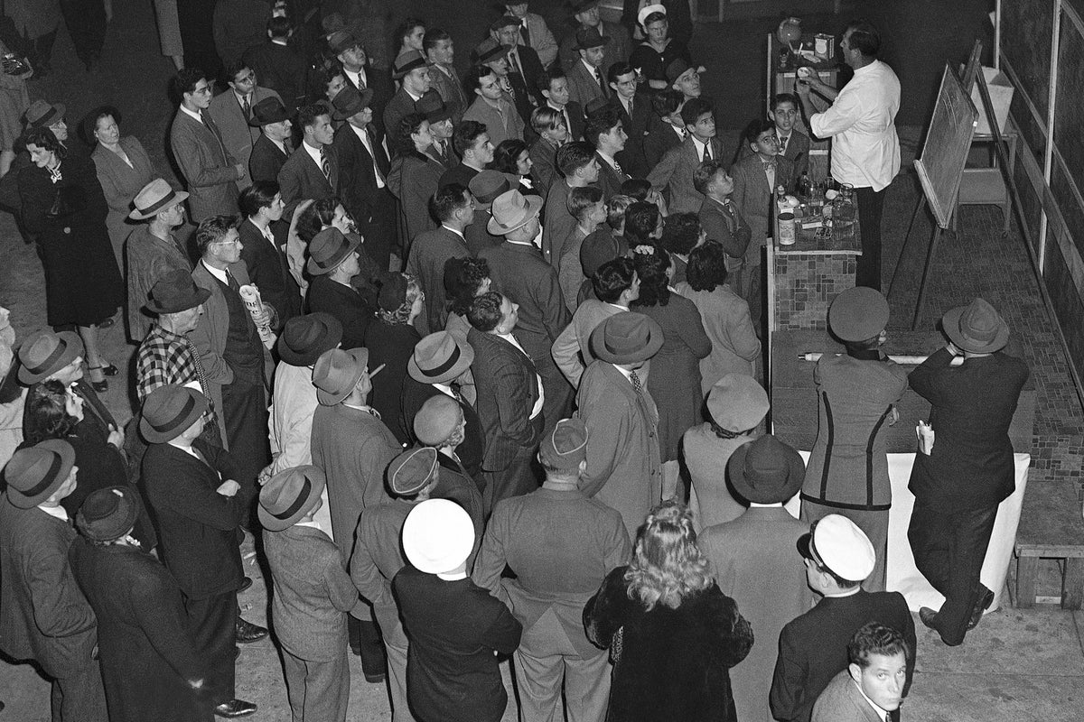 Outlets discuss America’s history of believing “hucksters” and outlandish schemes
