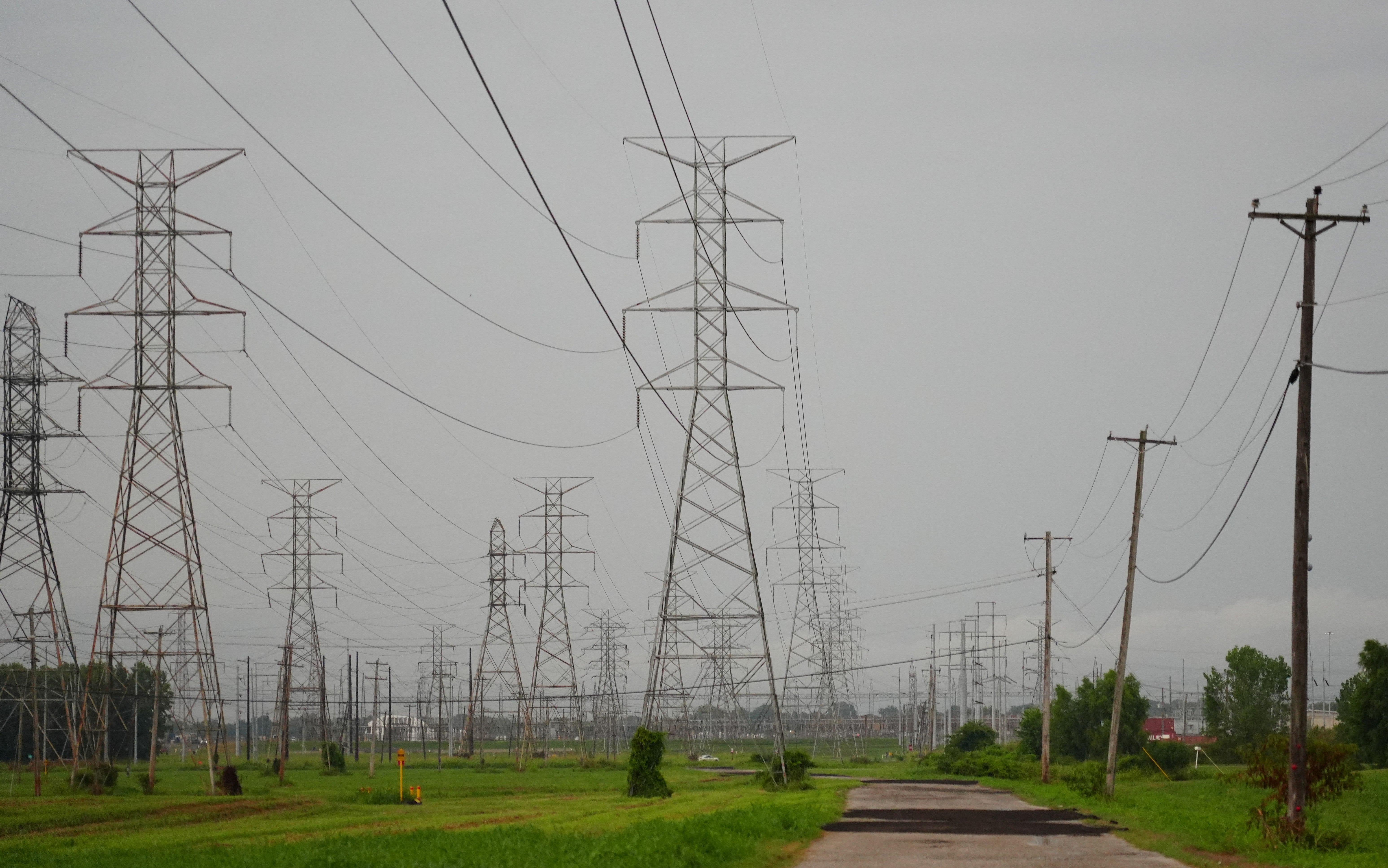 Gas turbines are used to power Colossus II, a site located in Memphis, Tennessee. This picture shows a network of power lines near the facility
