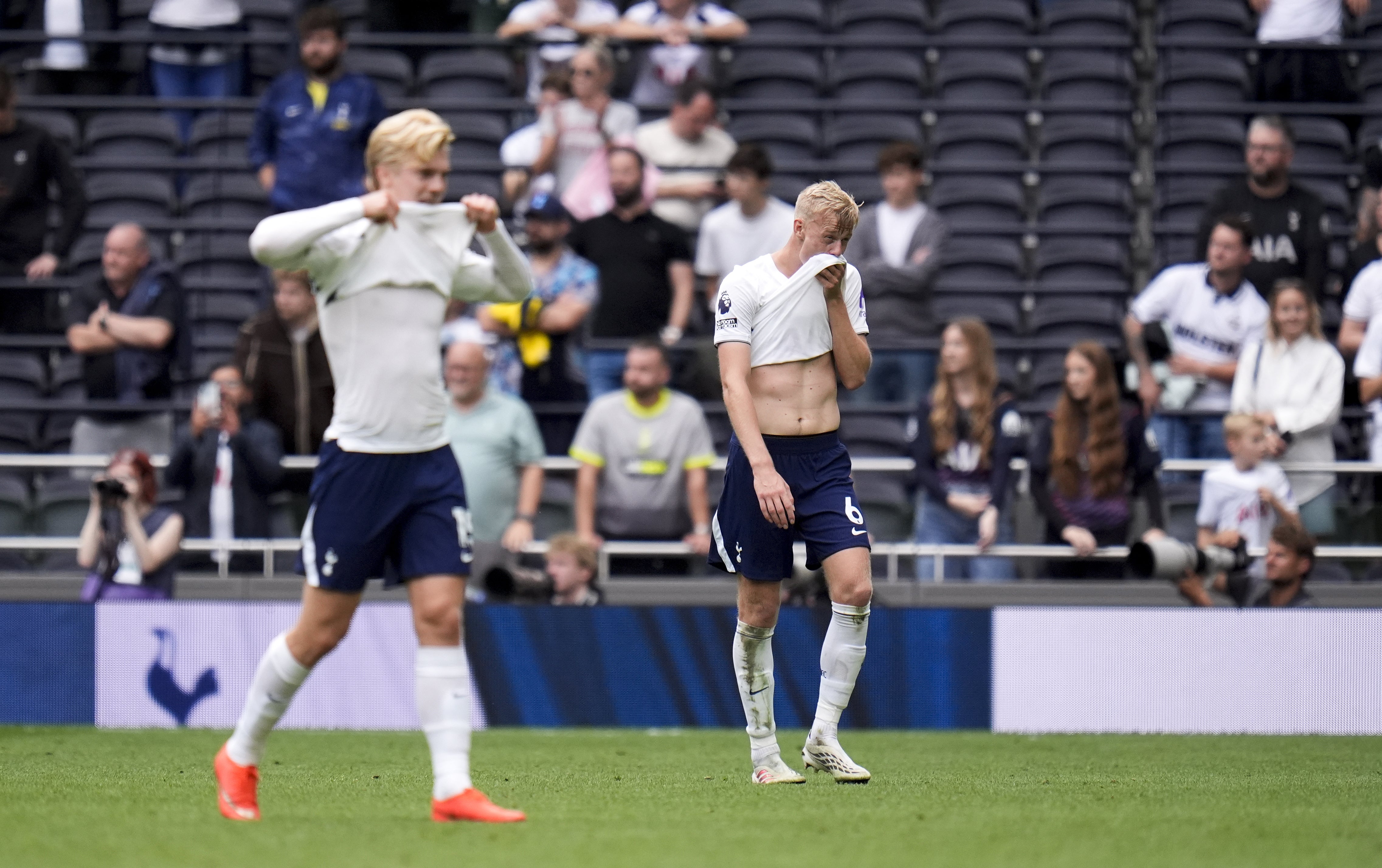 Jan Paul van Hecke and Lucas Bergvall walk off dejected (Andrew Matthews/PA)