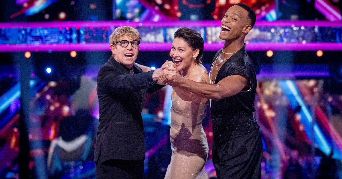 Strictly judge Motsi Mabuse has stern words for Josh Widdicombe in first  live show