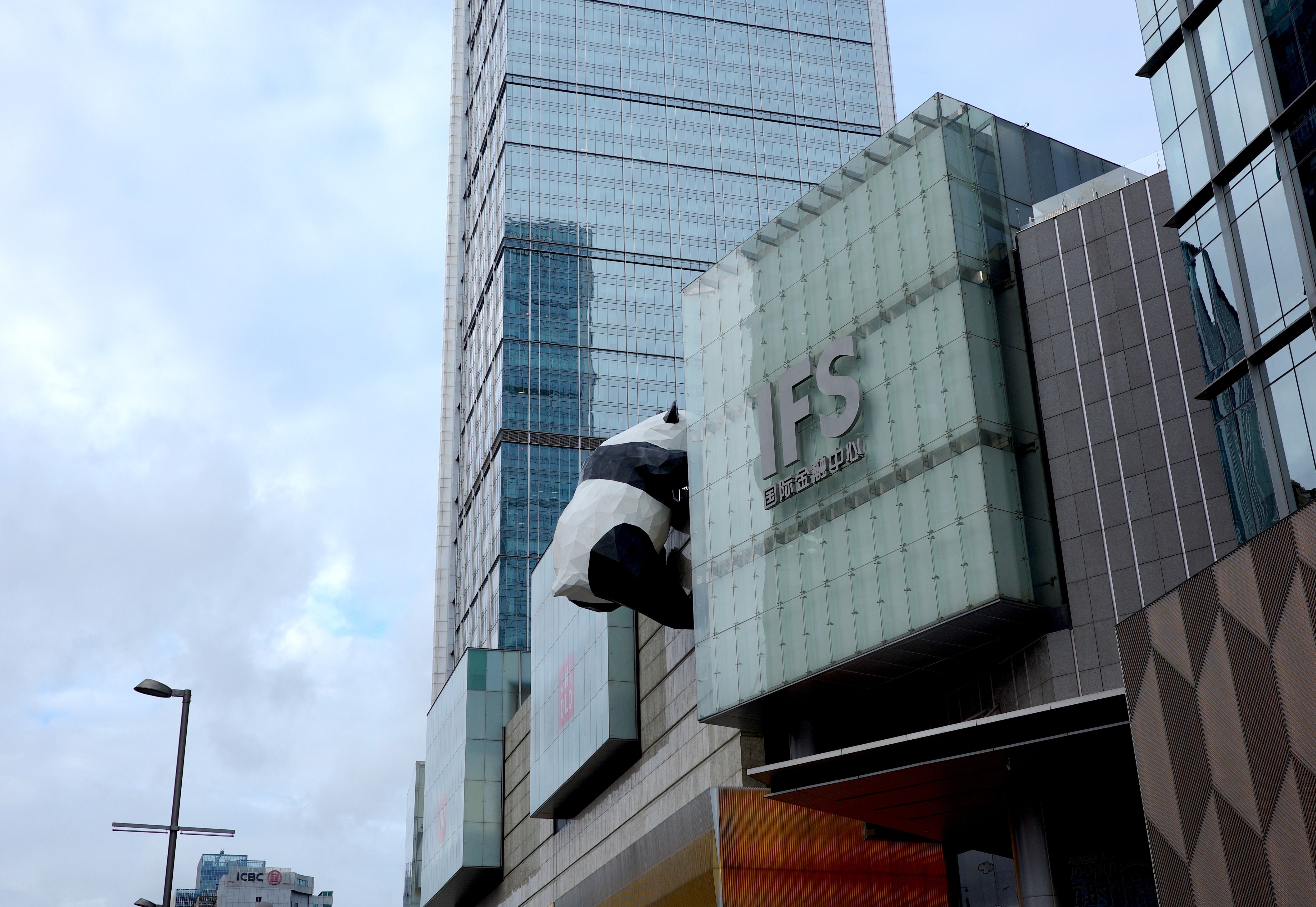 The panda sculpture at the Chengdu IFS Mall has become a popular photo stop for tourists