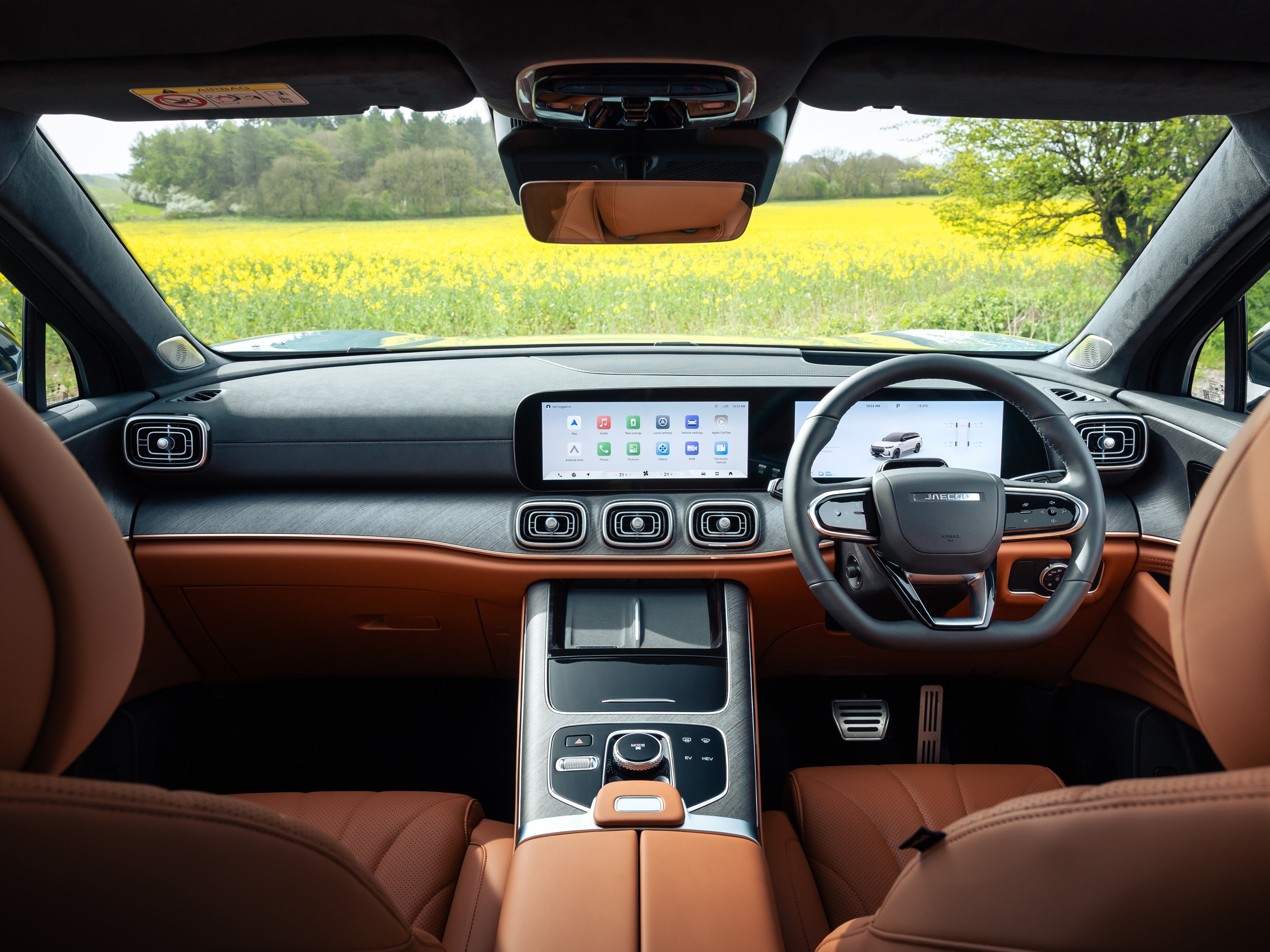 The Jaecoo 8's 12-inch infotainment screen looks a little lost in such a big cabin (Jaecoo)