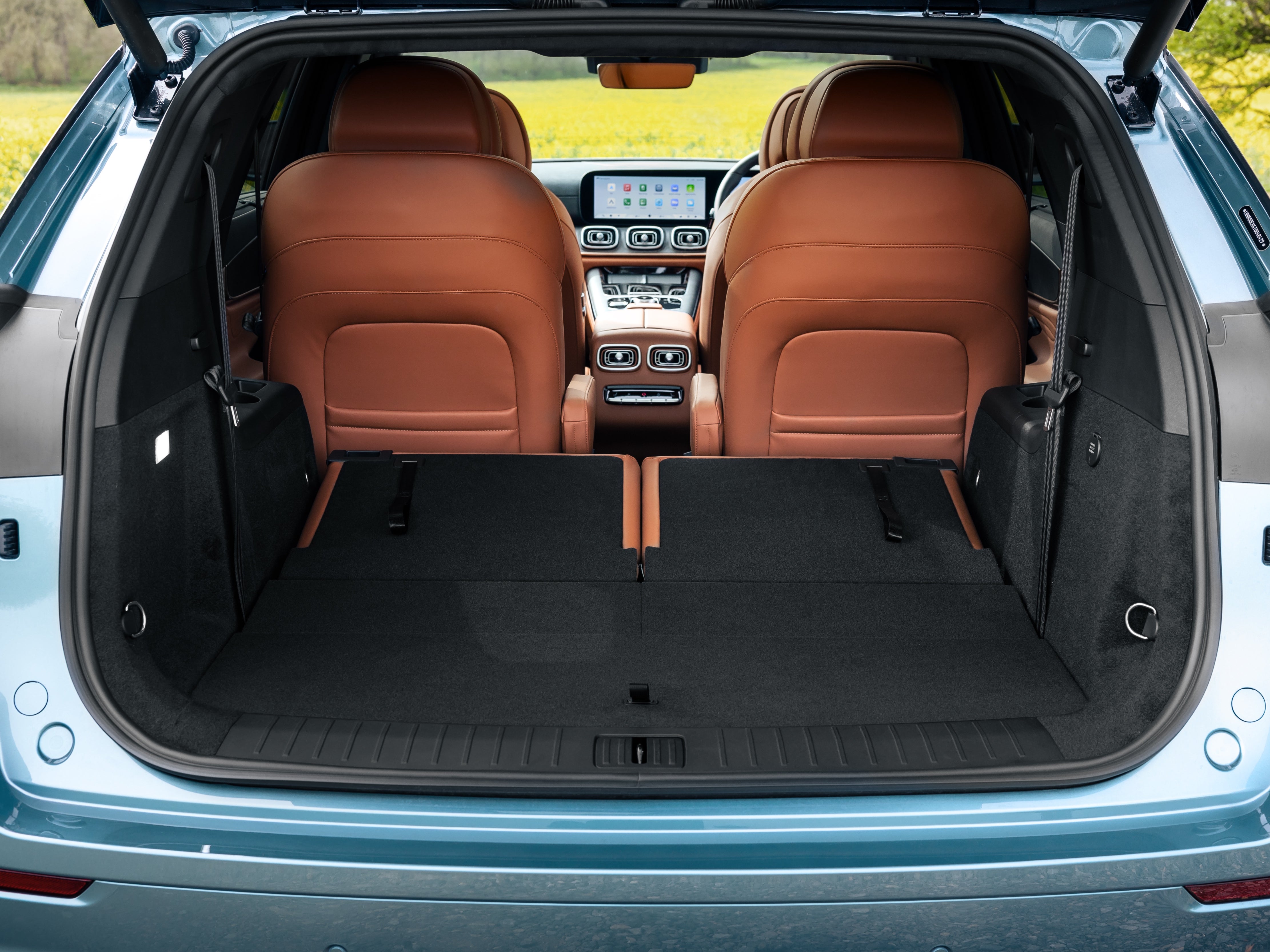 In the Jaecoo 8 there's 738 litres of luggage space as a five-seater, increasing to 2,021 litres with the rear seats folded (Jaecoo)