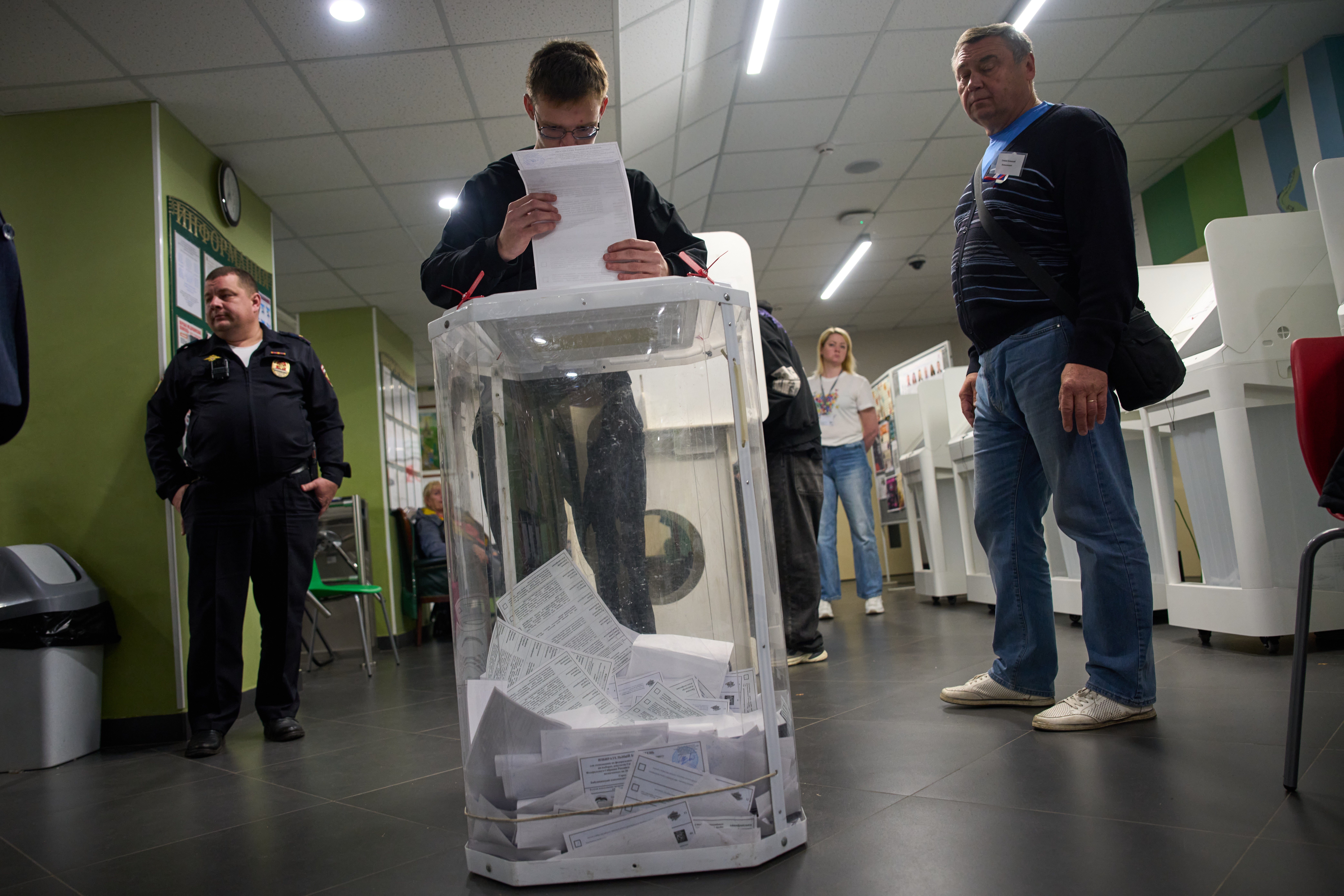 A voter casts a ballot during the last day of the parliamentary election in Moscow, Russia, Sunday, 20 September 2026