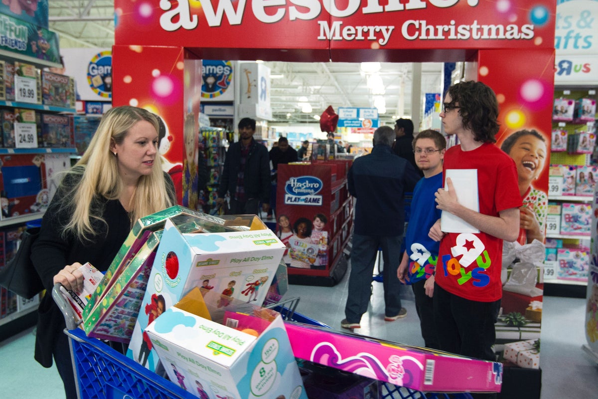 Over 1/4th of Americans expect to go into debt to buy holiday presents