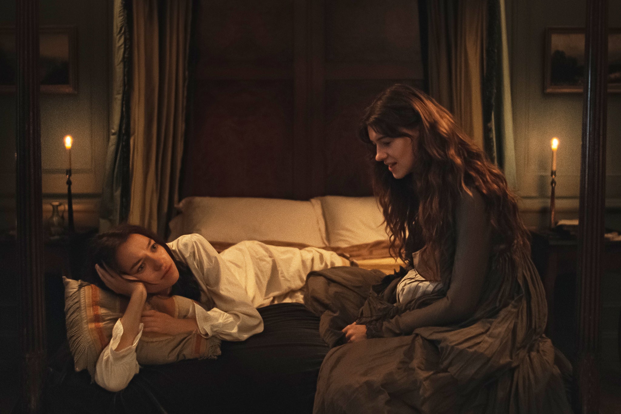 Esmé Creed-Miles and Daisy Edgar-Jones in ‘Sense and Sensibility’ (Focus Features)